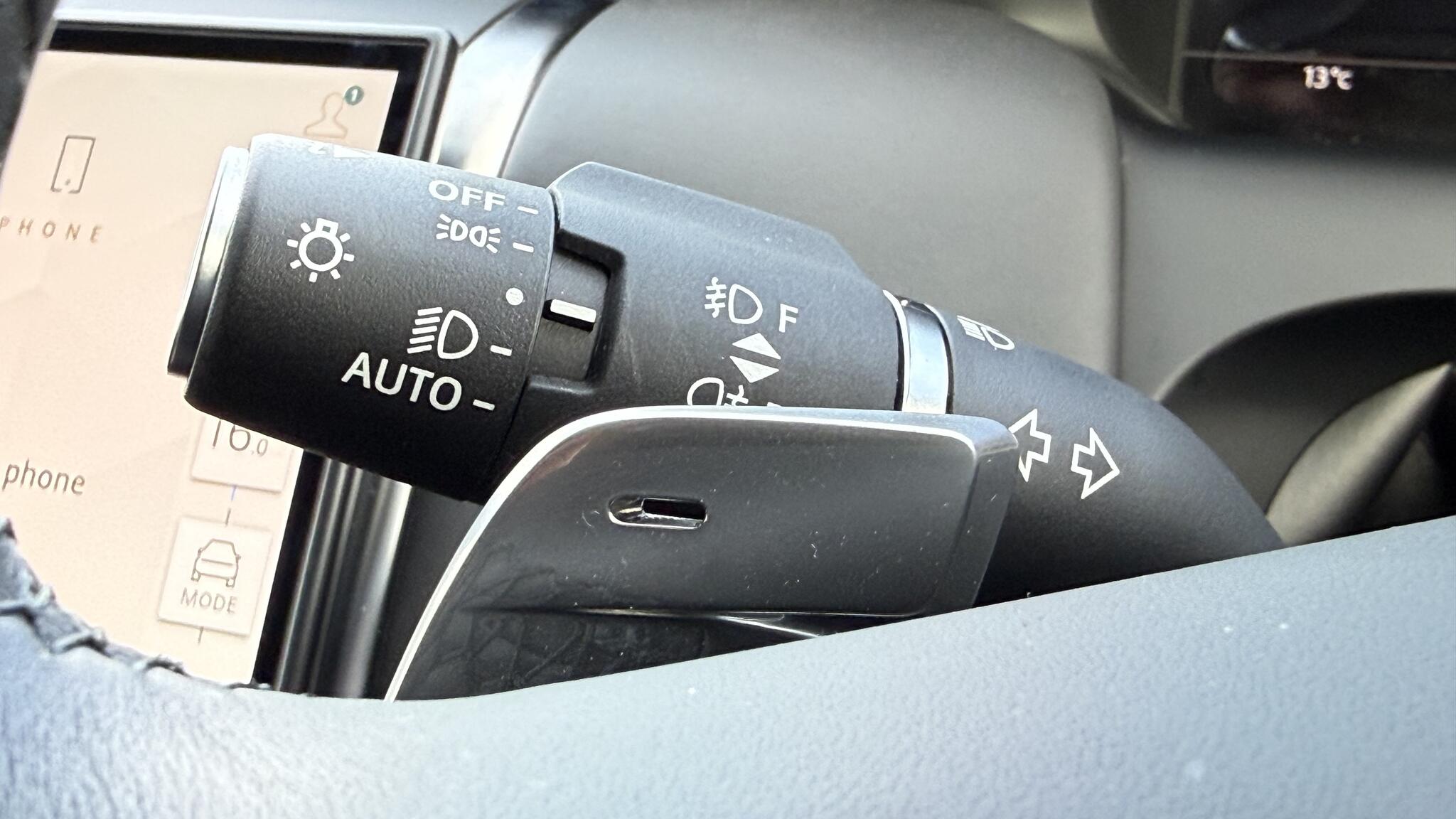Land Rover Discovery Sport view 31
