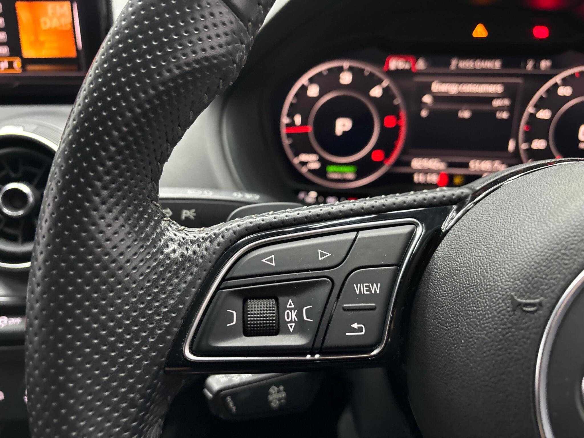 Audi Q2 view 13