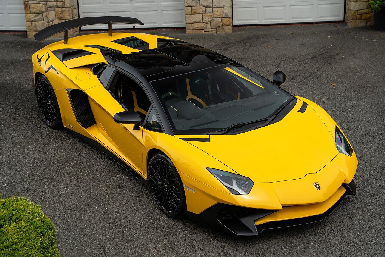 Lamborghini Aventador view 87