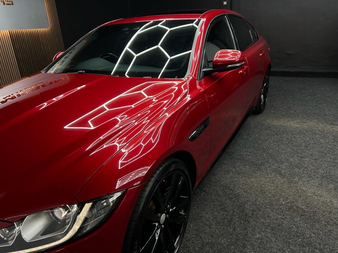 Jaguar XF view 23