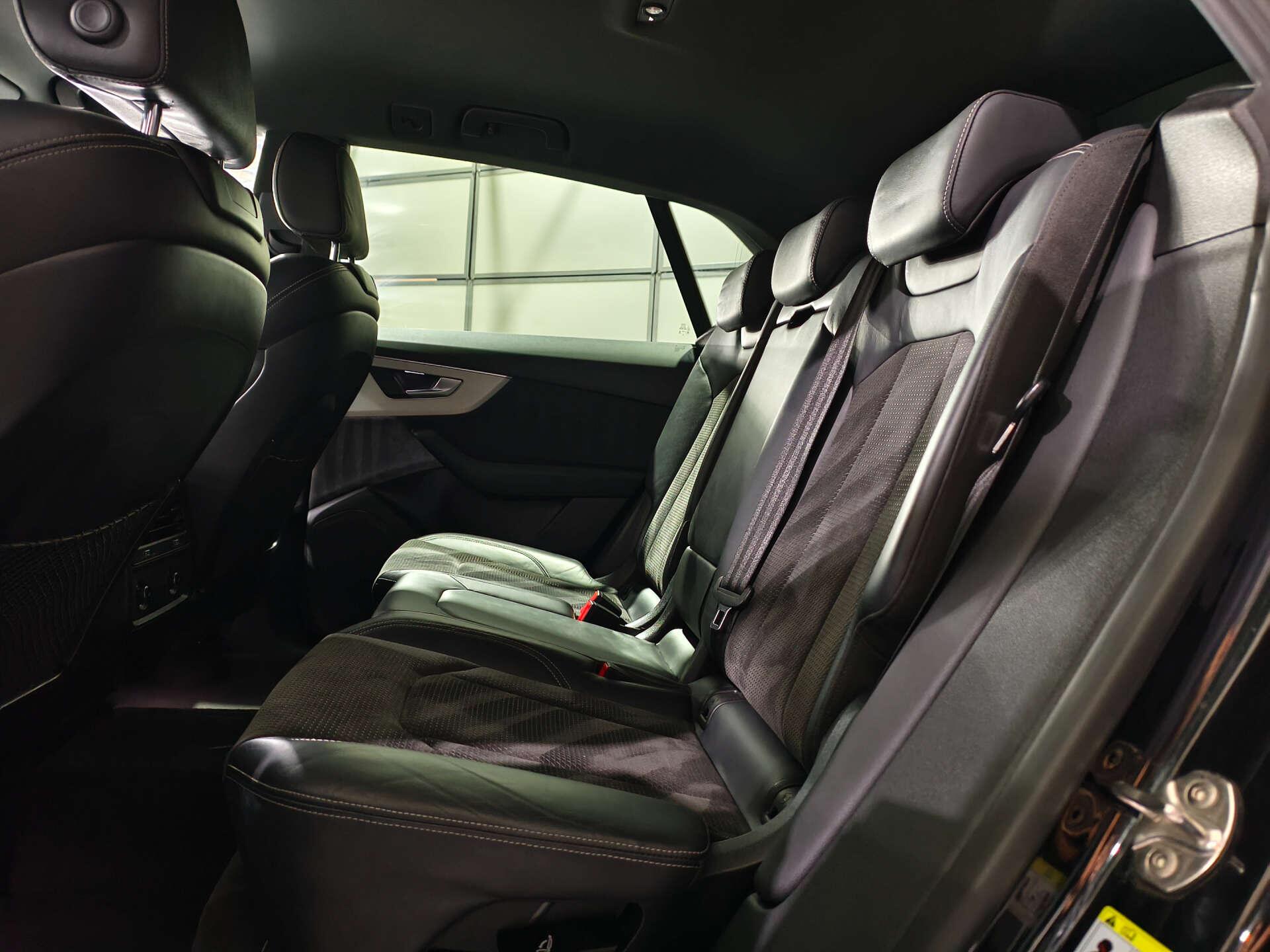 Audi Q8 view 22