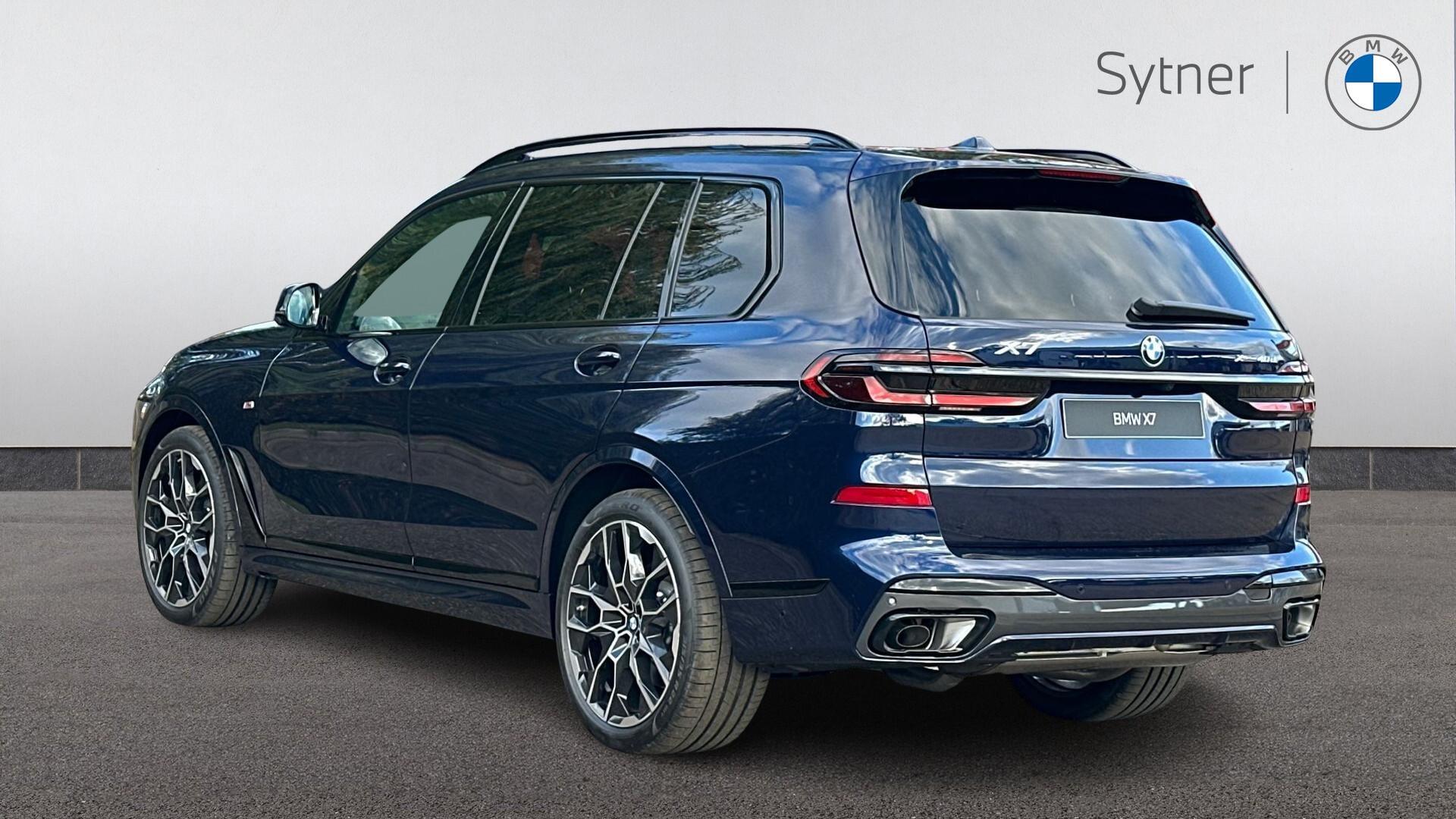 BMW X7 view 2