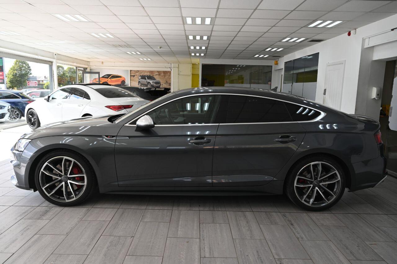 Audi S5 view 4