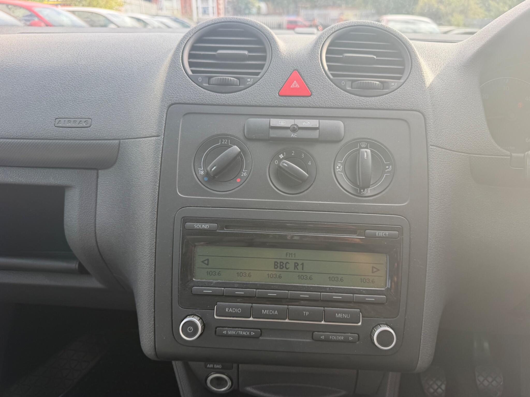 Volkswagen Caddy Maxi Life view 33