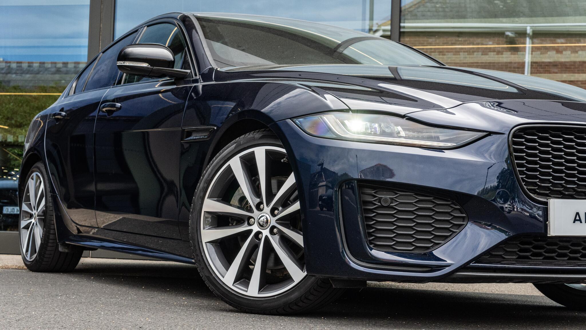 Jaguar Xe view 27
