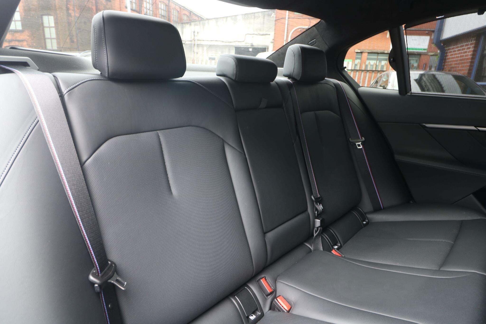 BMW M5 view 9