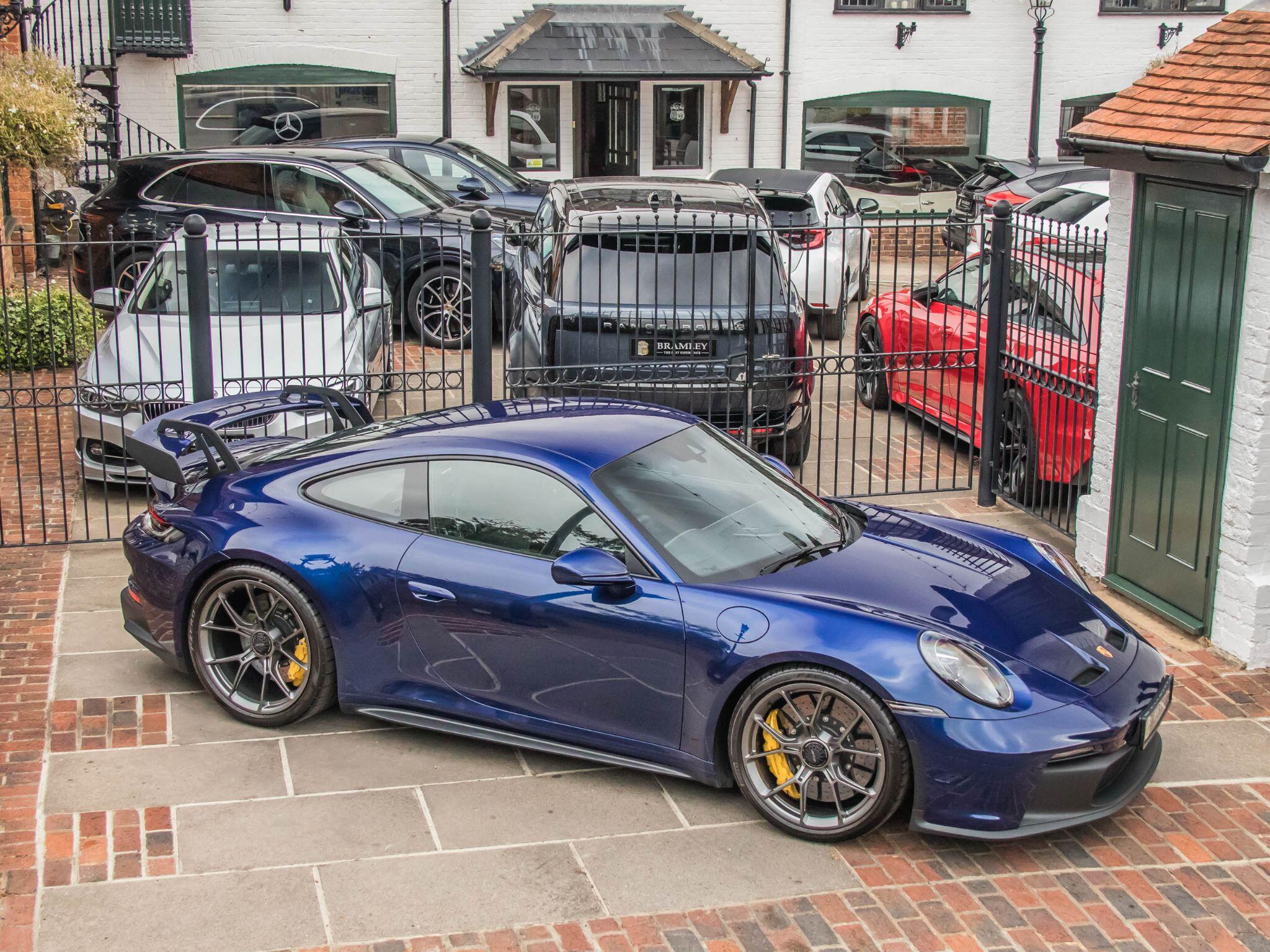 Porsche 911 view 11