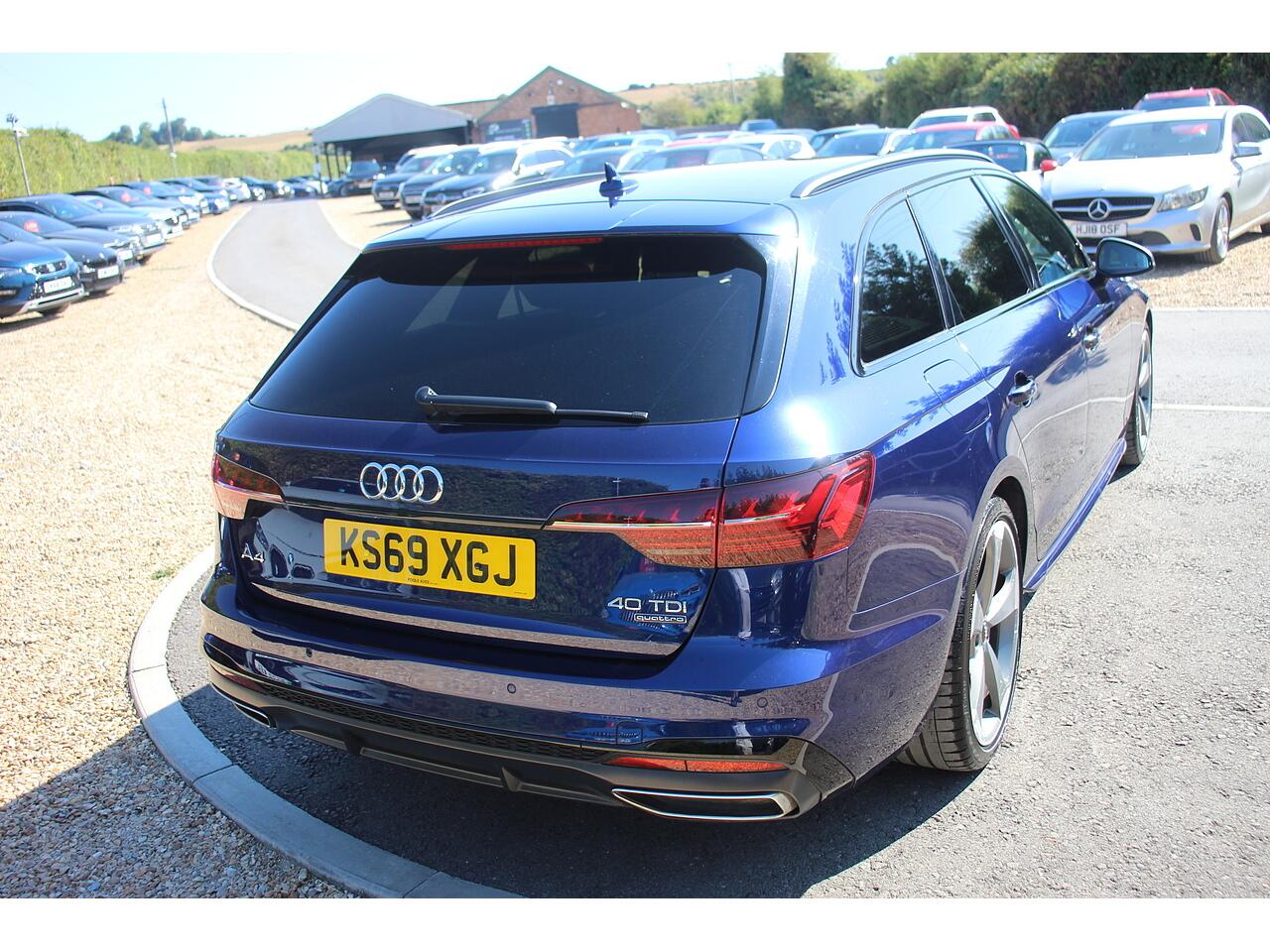 Audi A4 Avant view 12