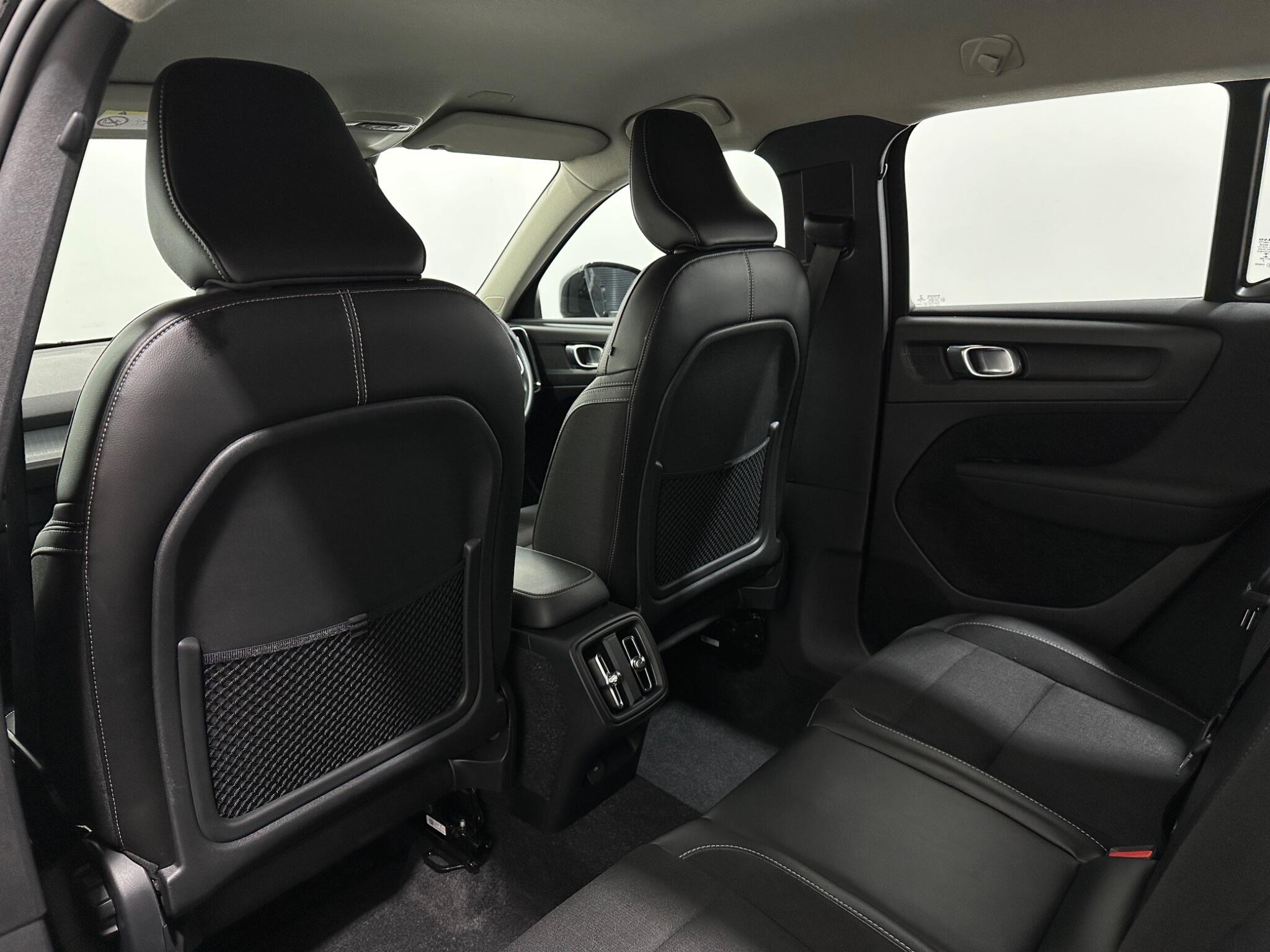 Volvo XC40 view 35