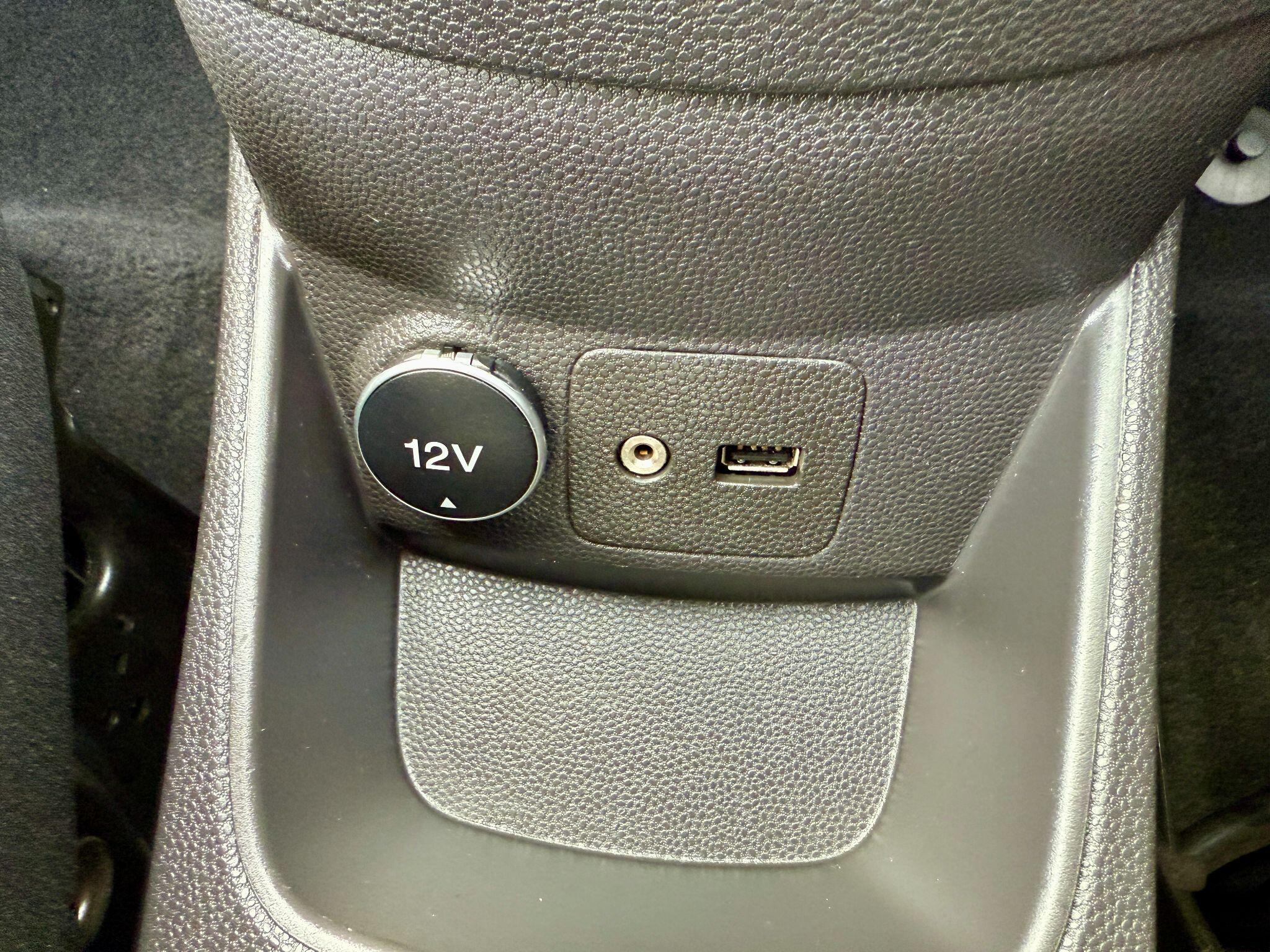 2014 Ford Fiesta image 23