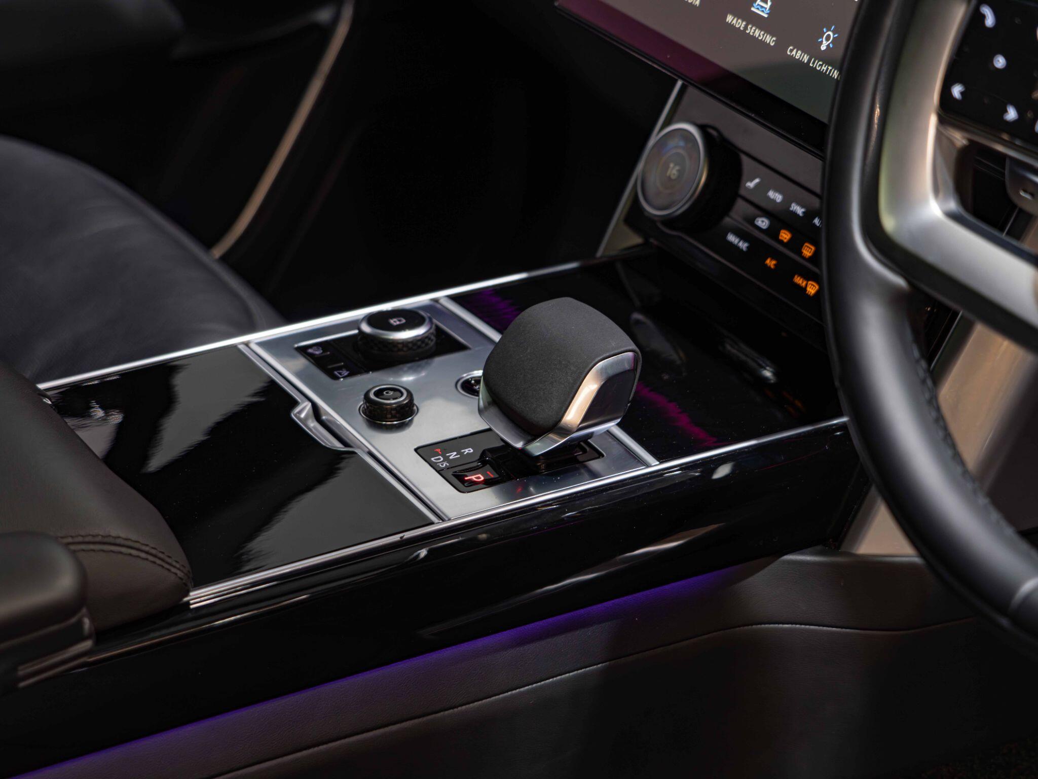 Land Rover Range Rover view 22