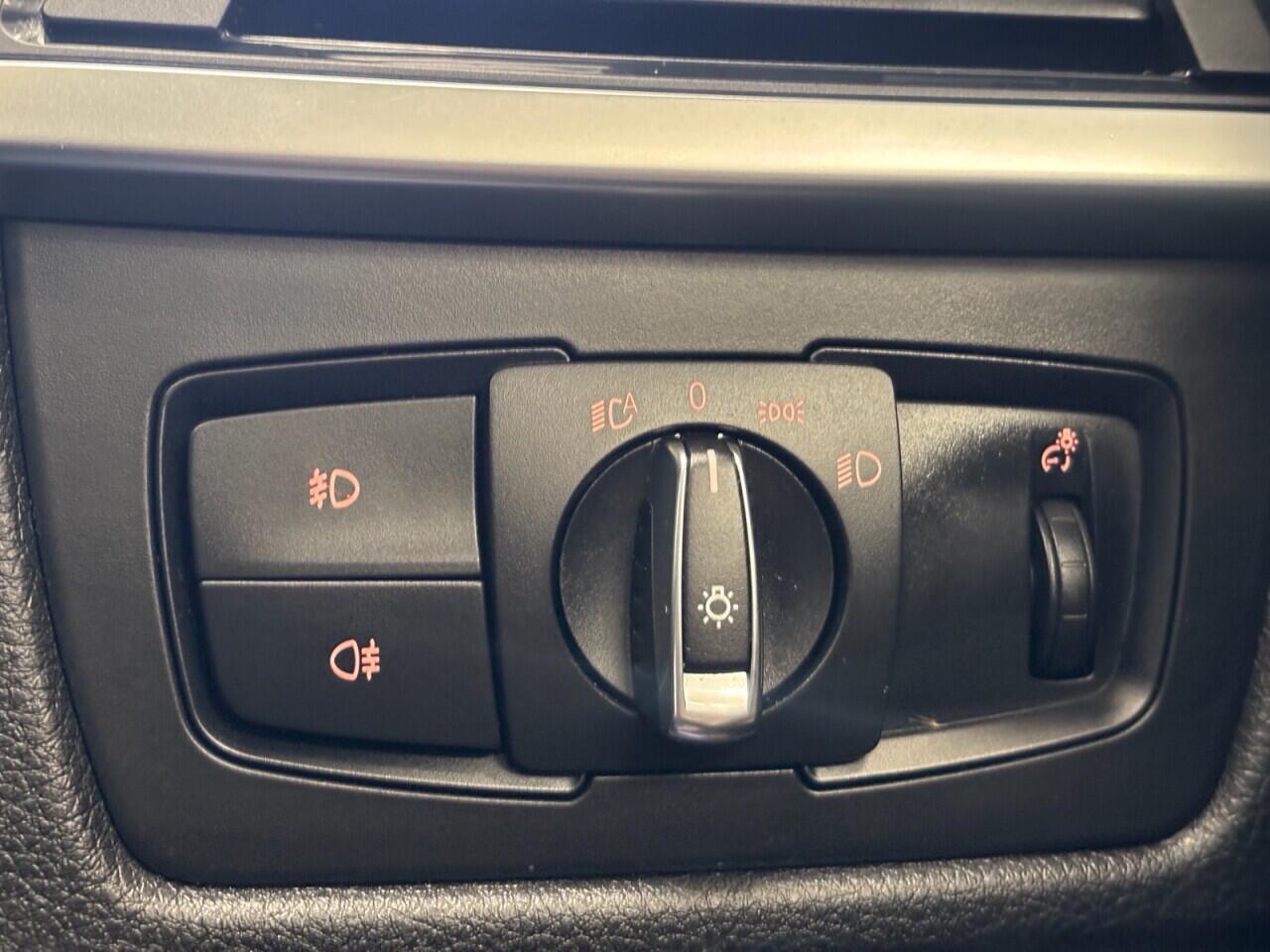 BMW 3 Series view 44