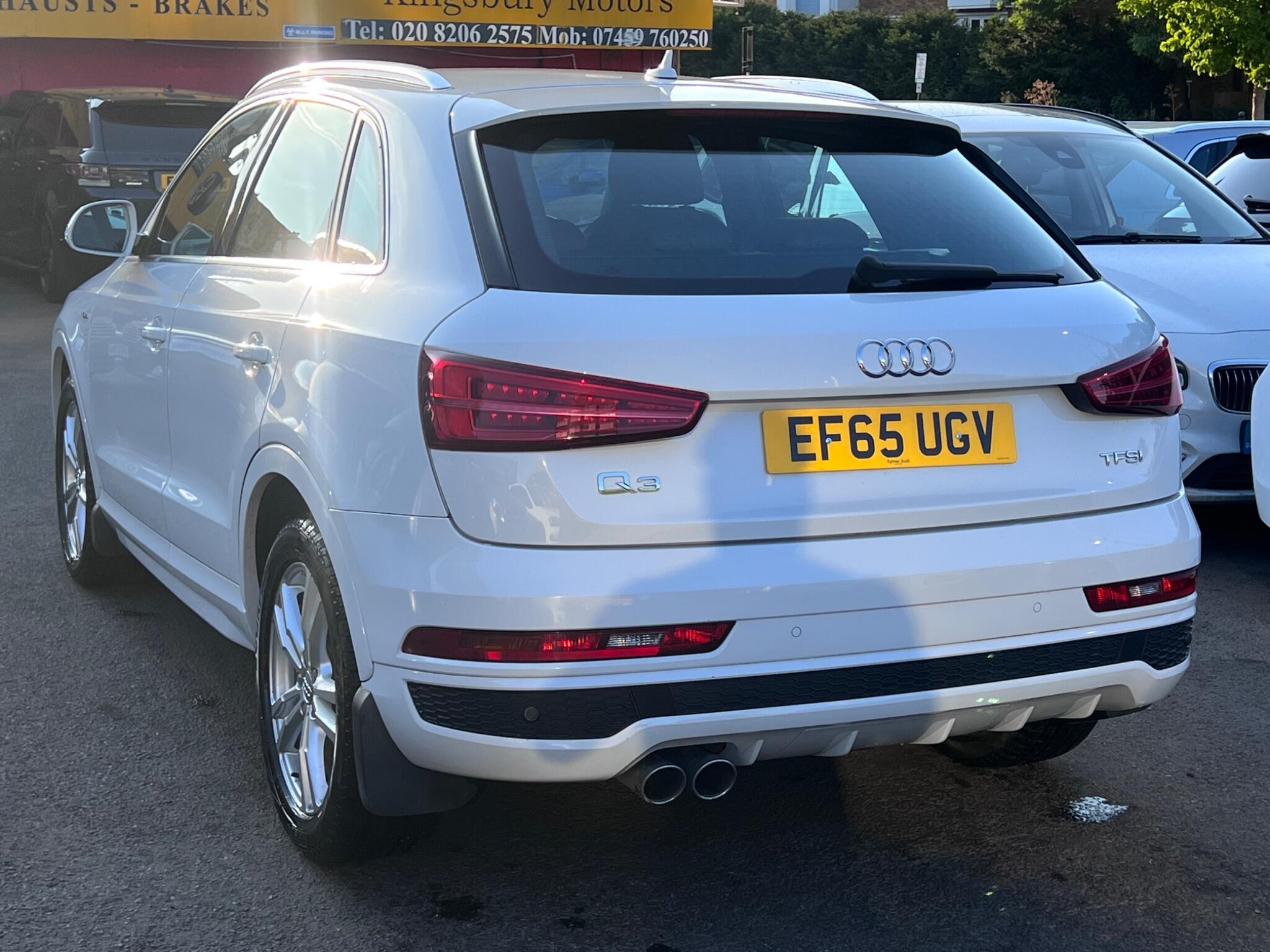 Audi Q3 view 13