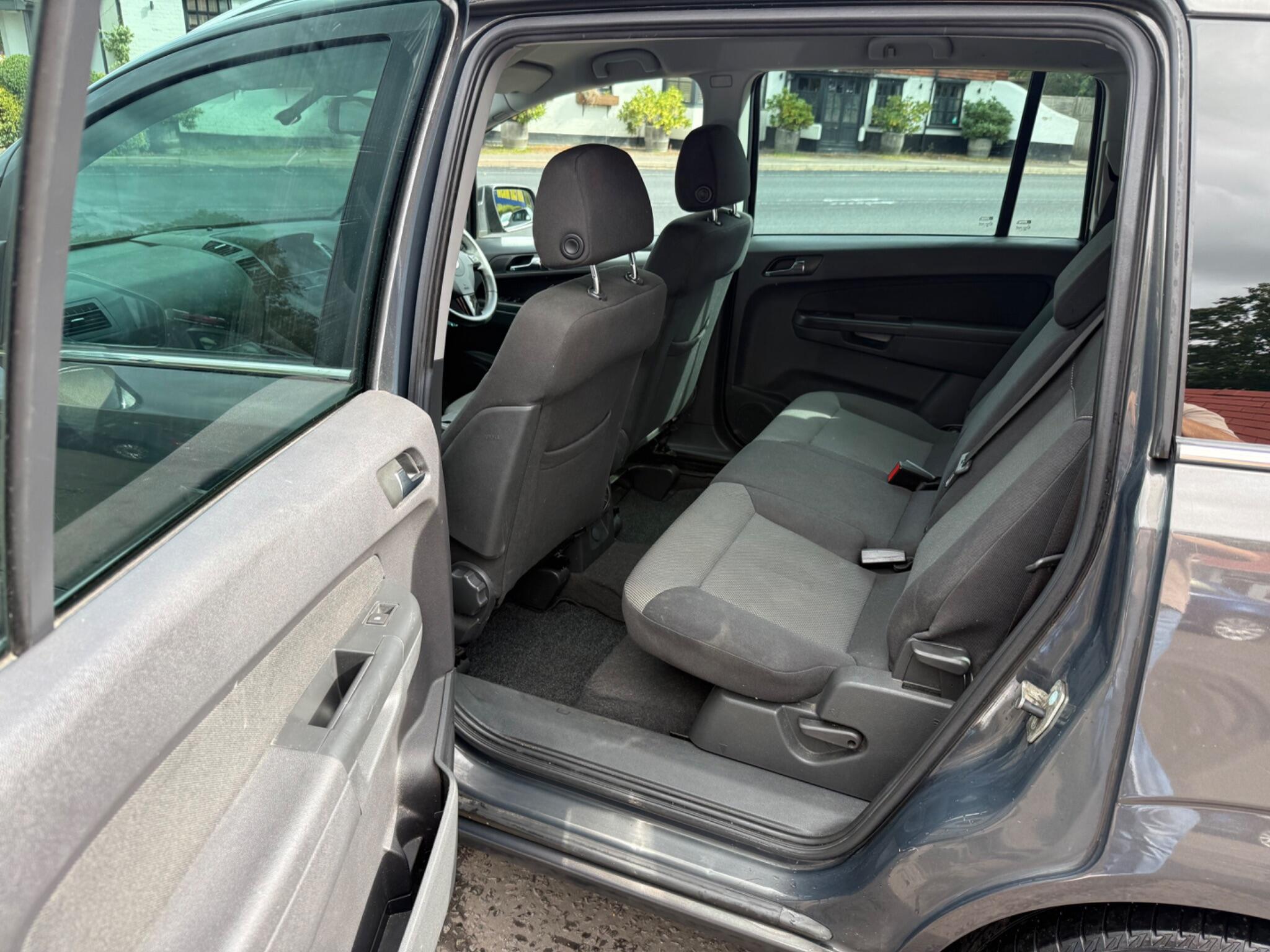 Vauxhall Zafira view 15