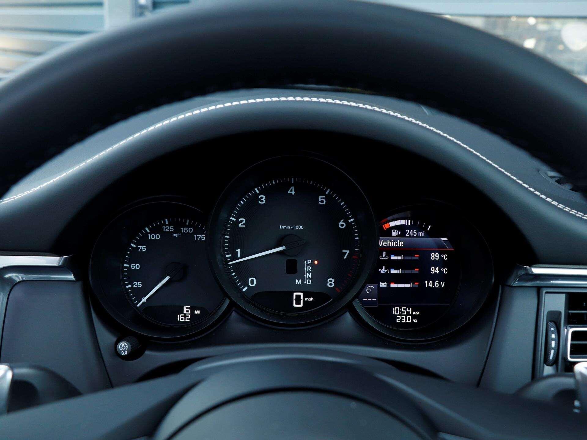 Porsche Macan view 13