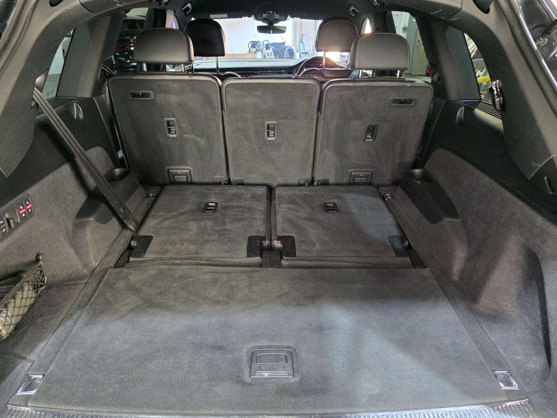 Audi Q7 view 34