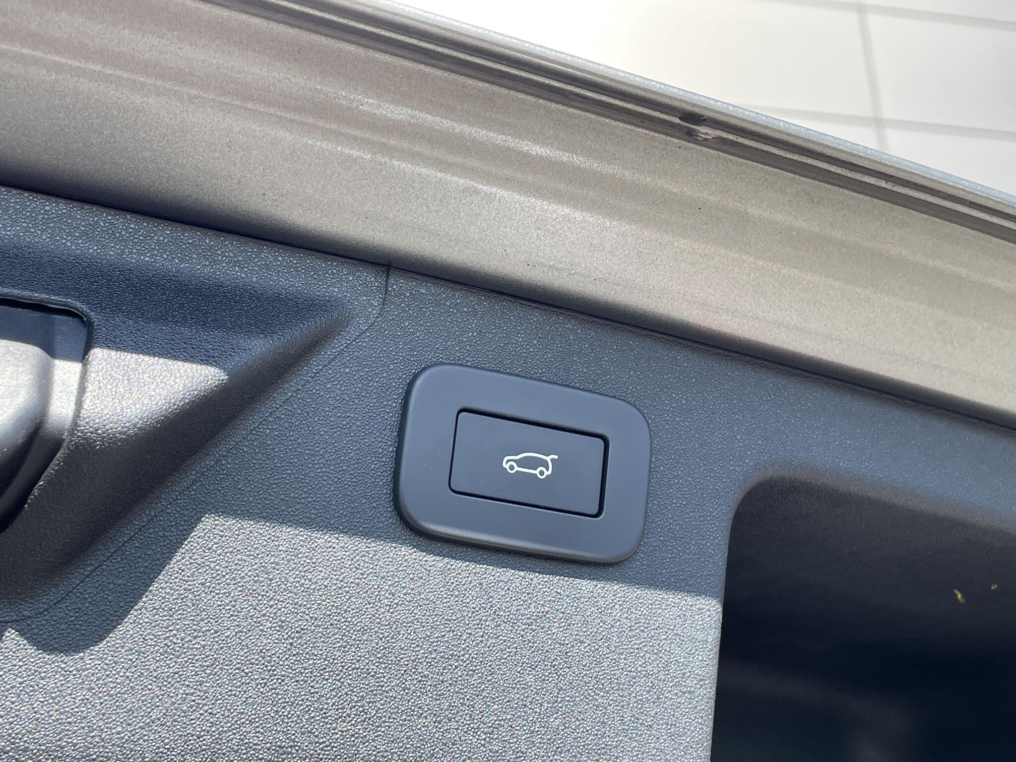 Land Rover Discovery Sport view 55