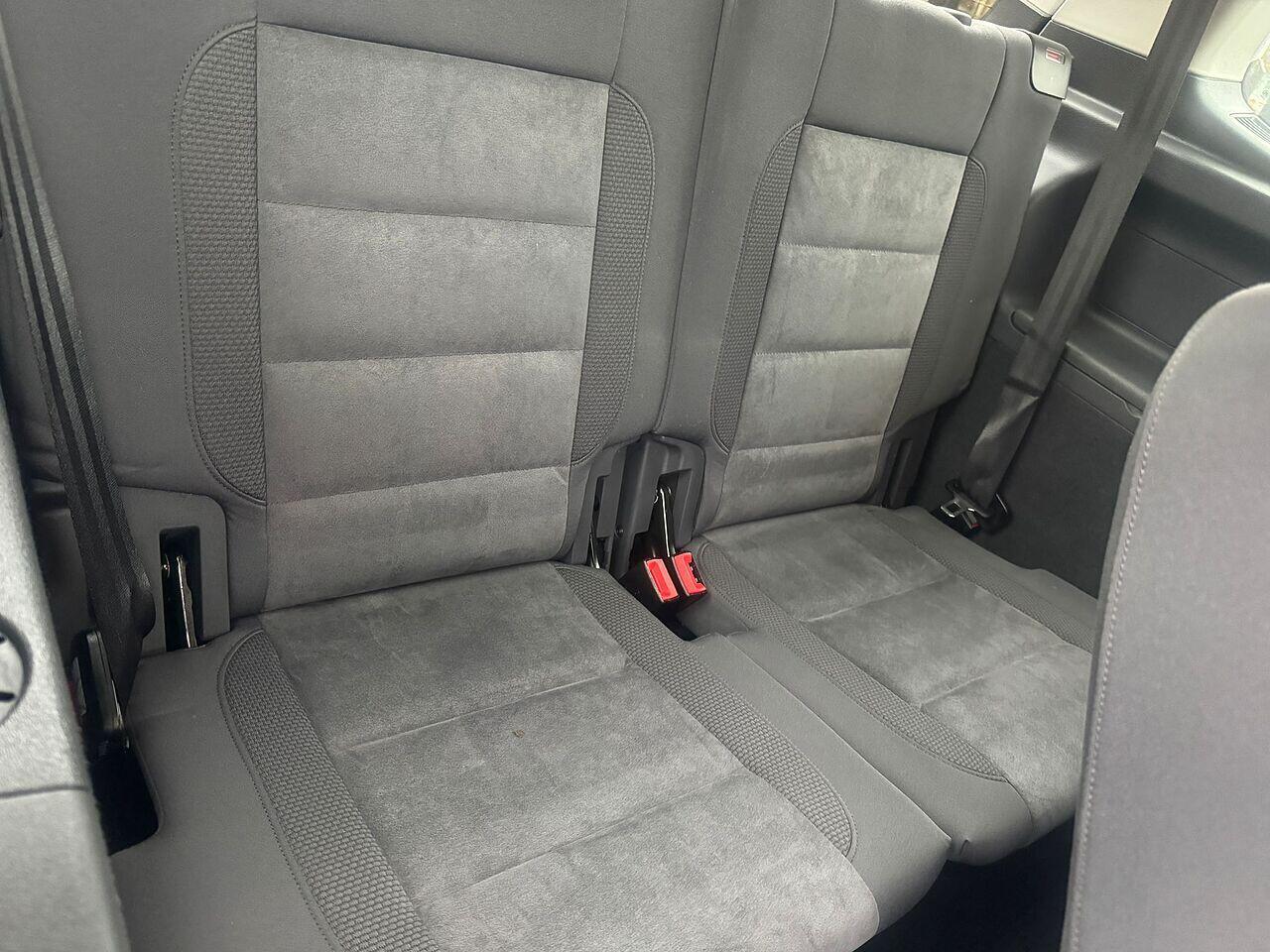 Volkswagen Touran view 5