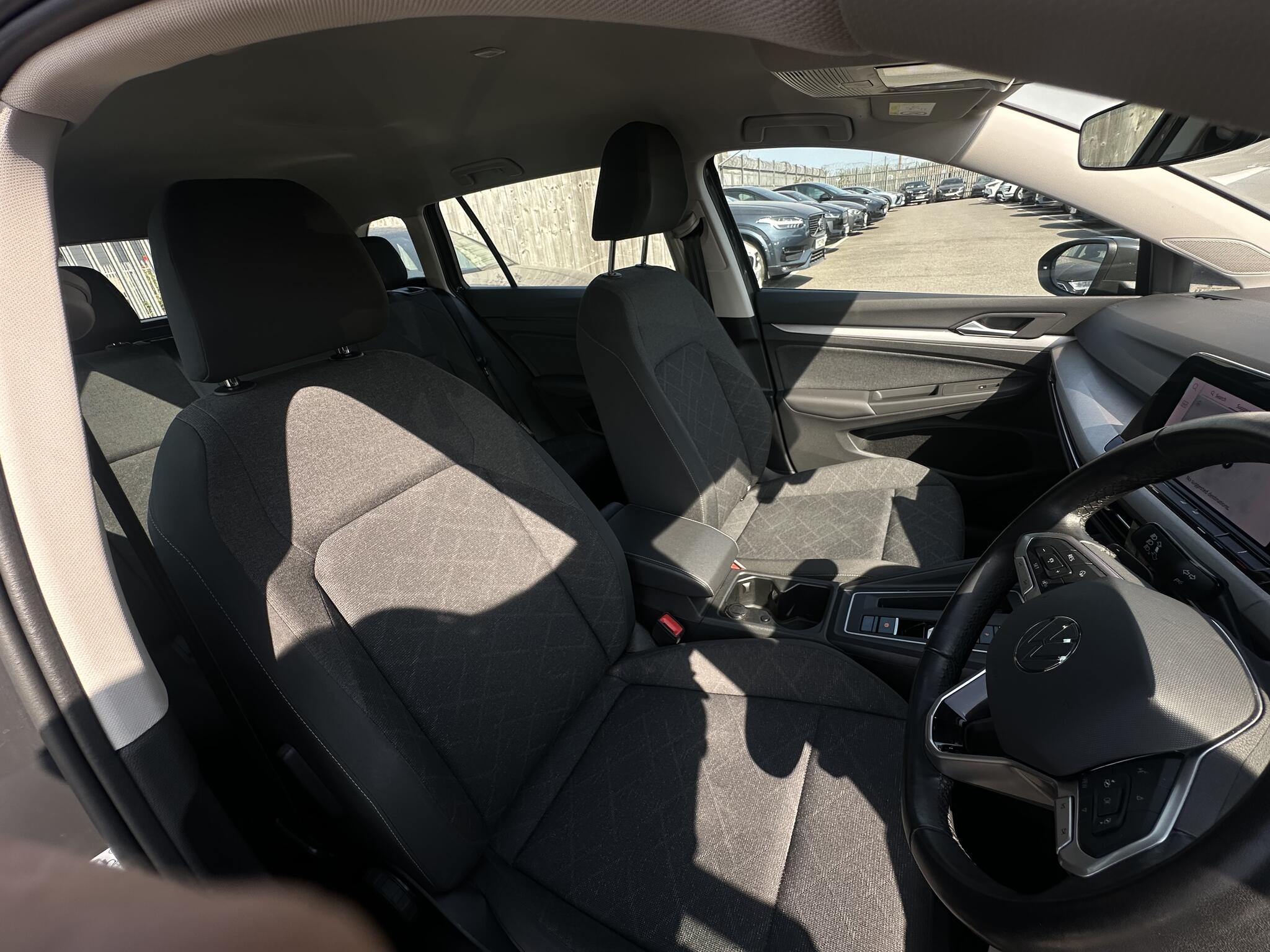 Volkswagen Golf view 20