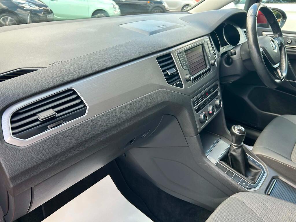 Volkswagen Golf Sportsvan view 19