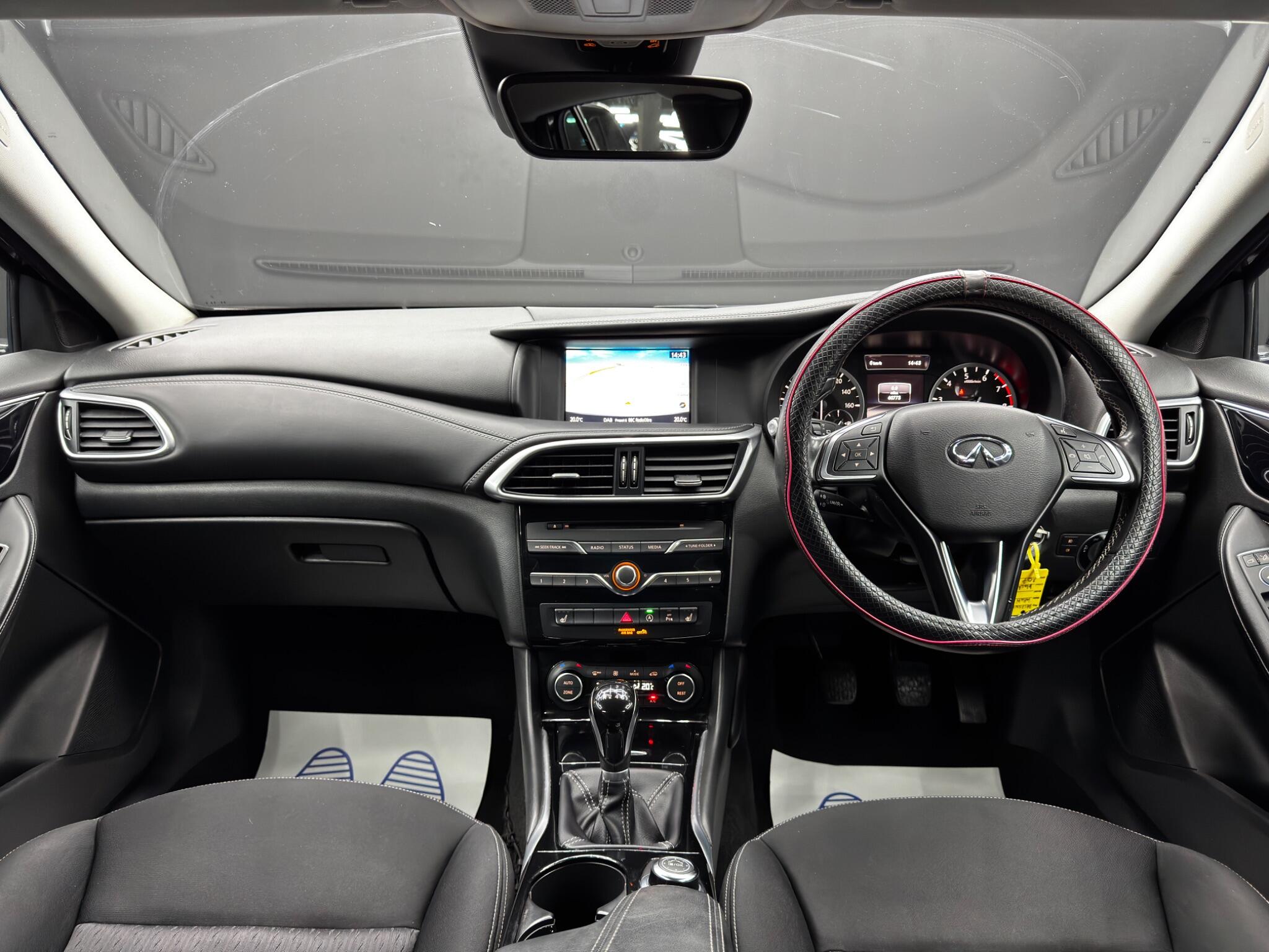 Infiniti Q30 view 10