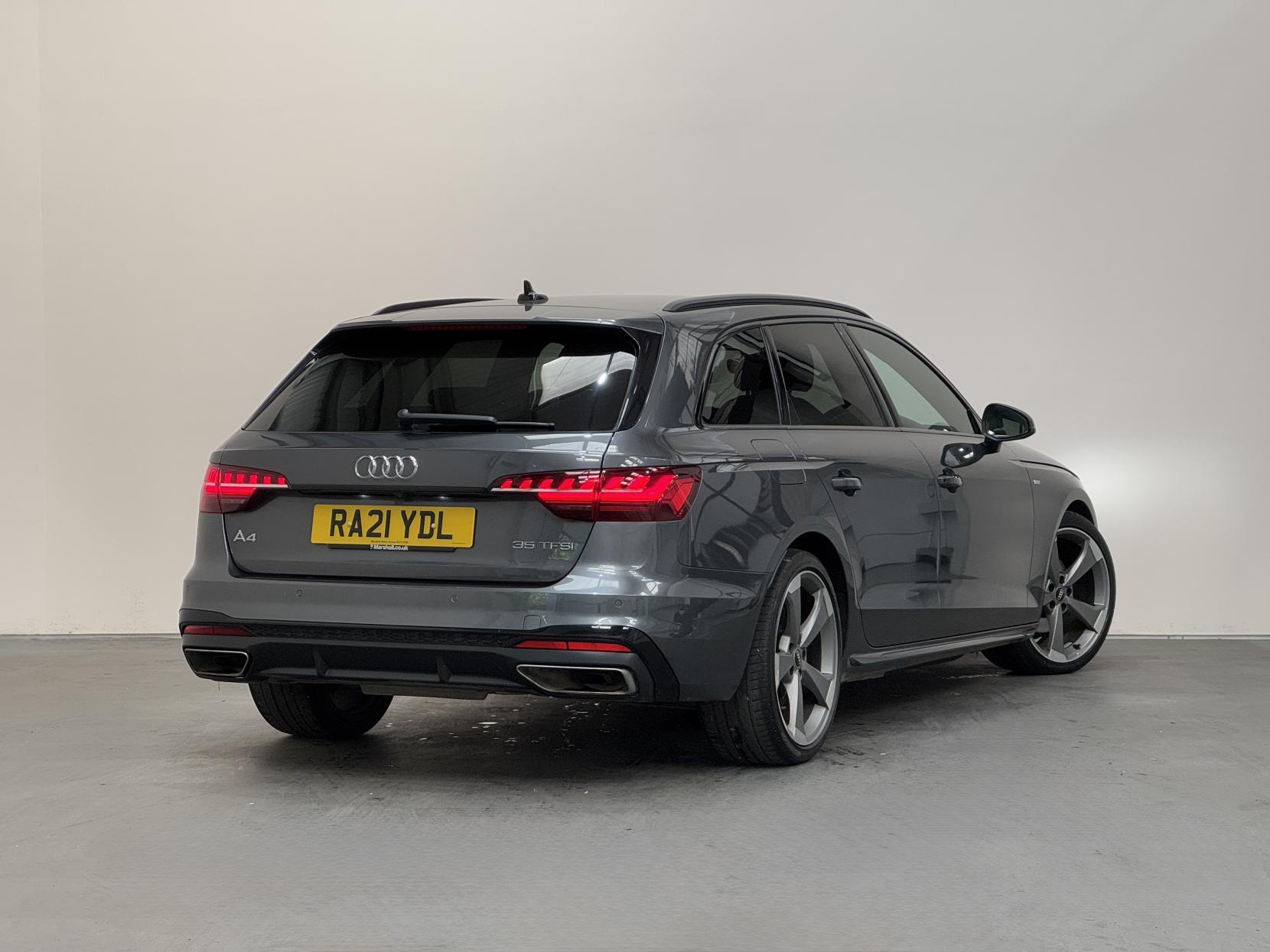 Audi A4 Avant view 13