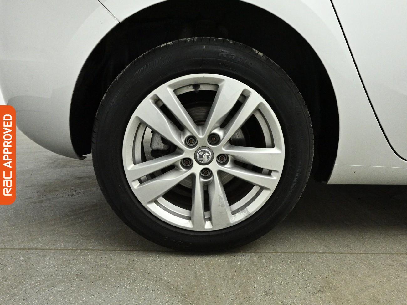 Vauxhall Astra view 26