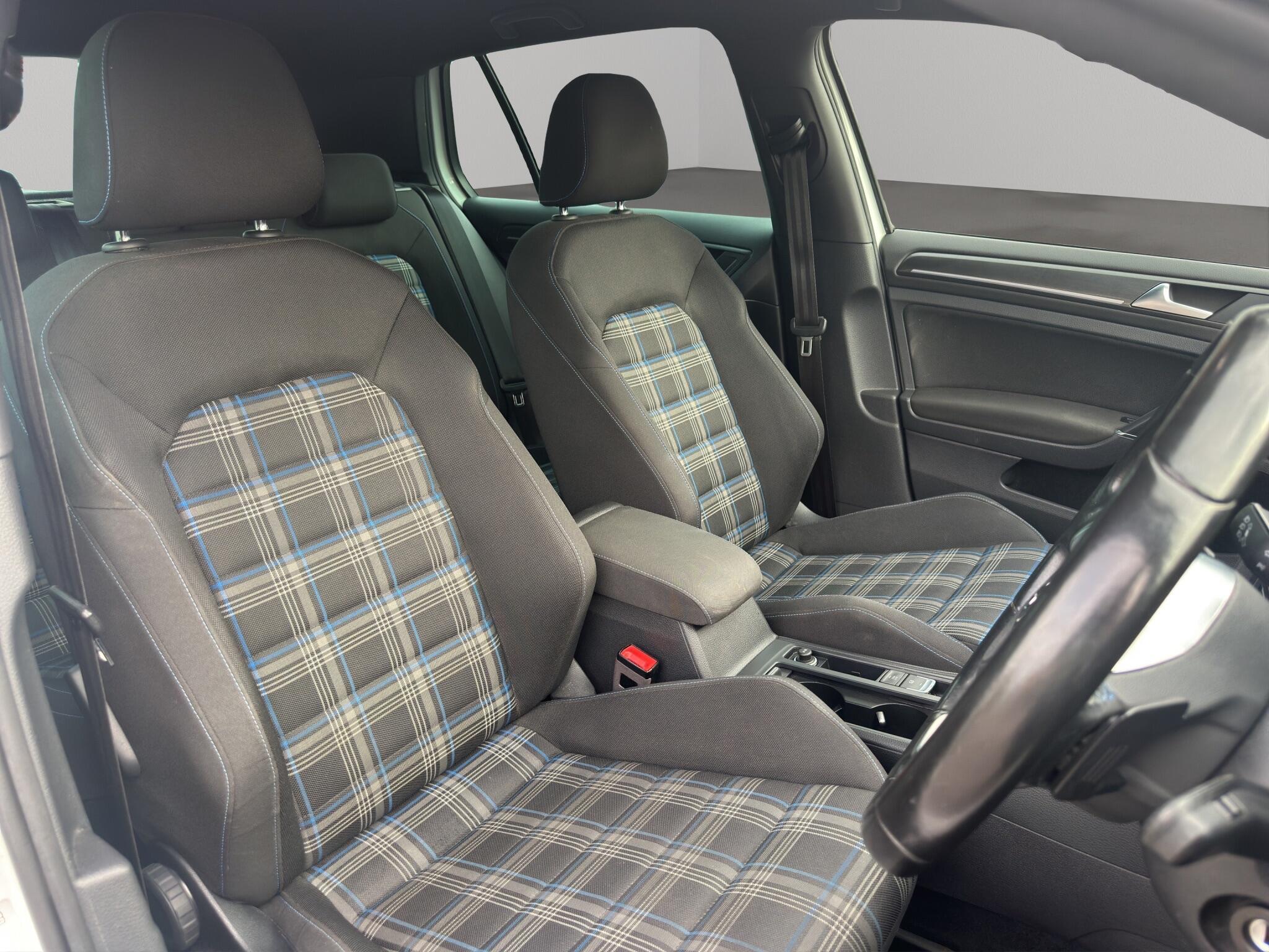 Volkswagen Golf view 9