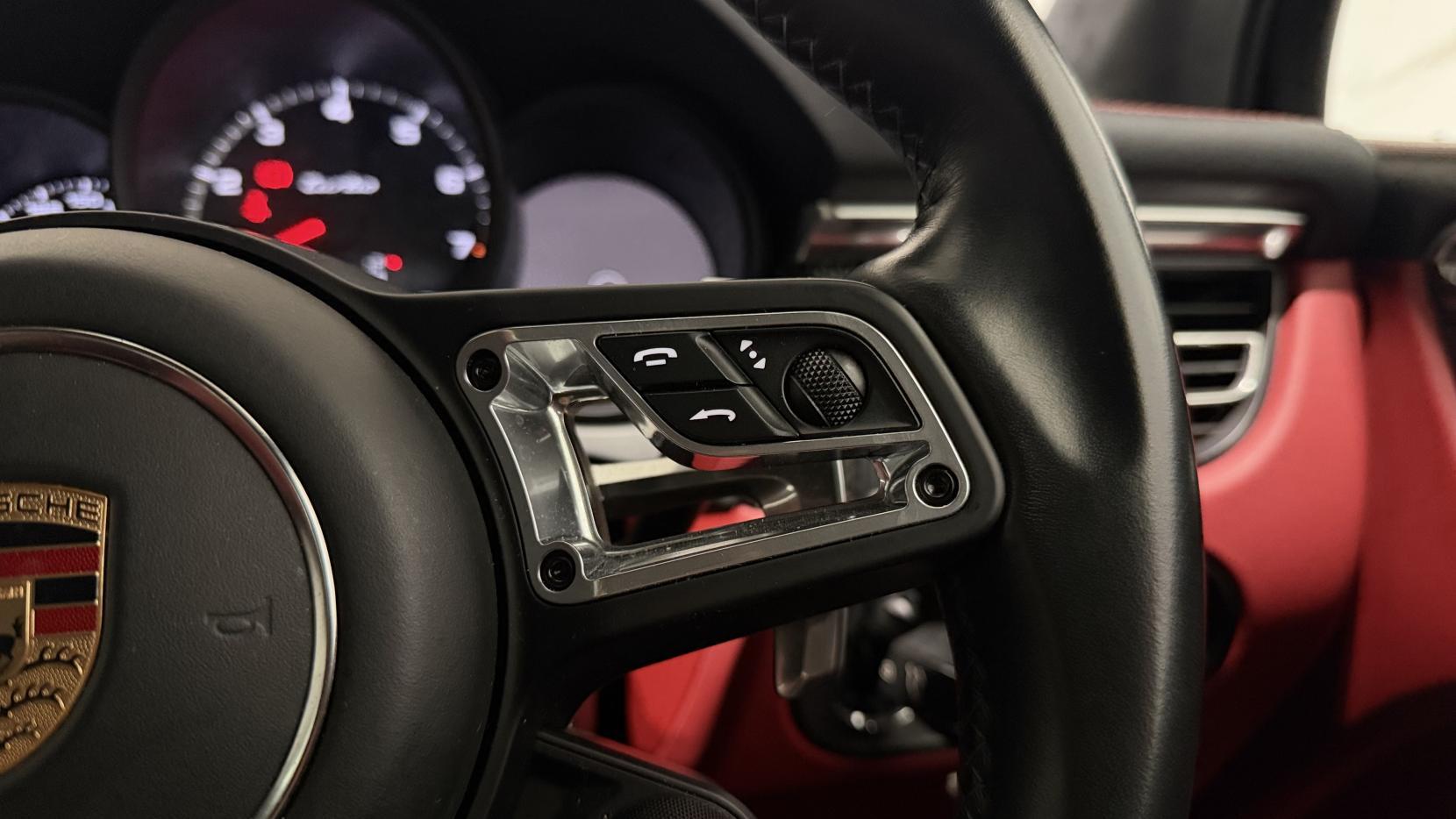 Porsche Macan view 14