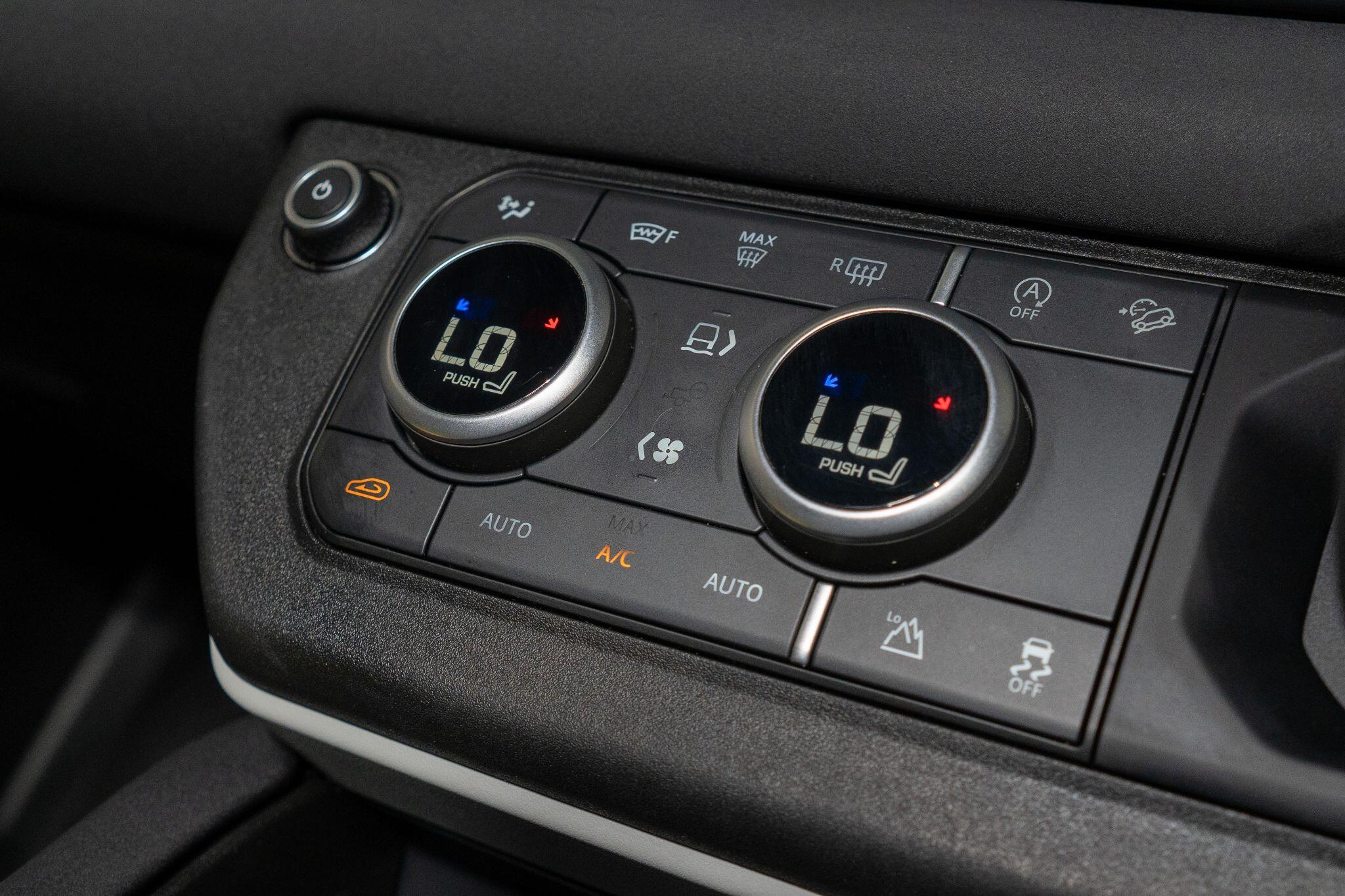Land Rover Defender view 24