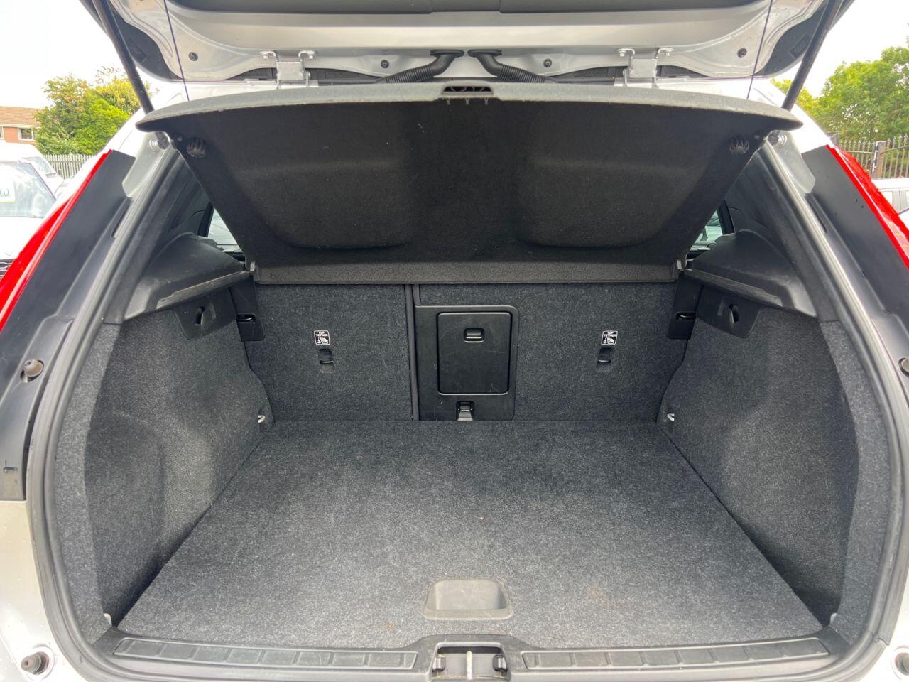 Volvo XC40 view 25
