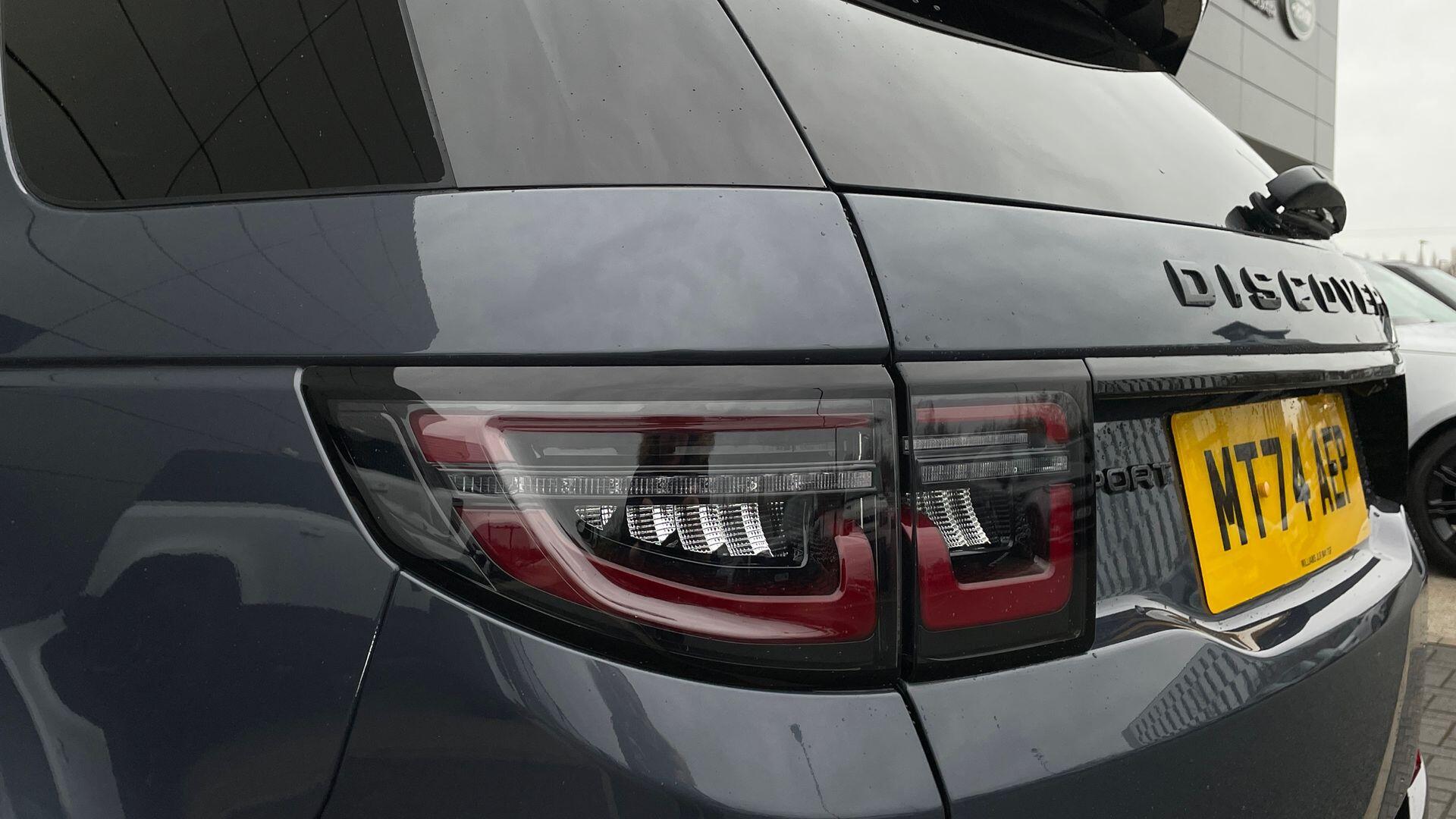 Land Rover Discovery Sport view 19