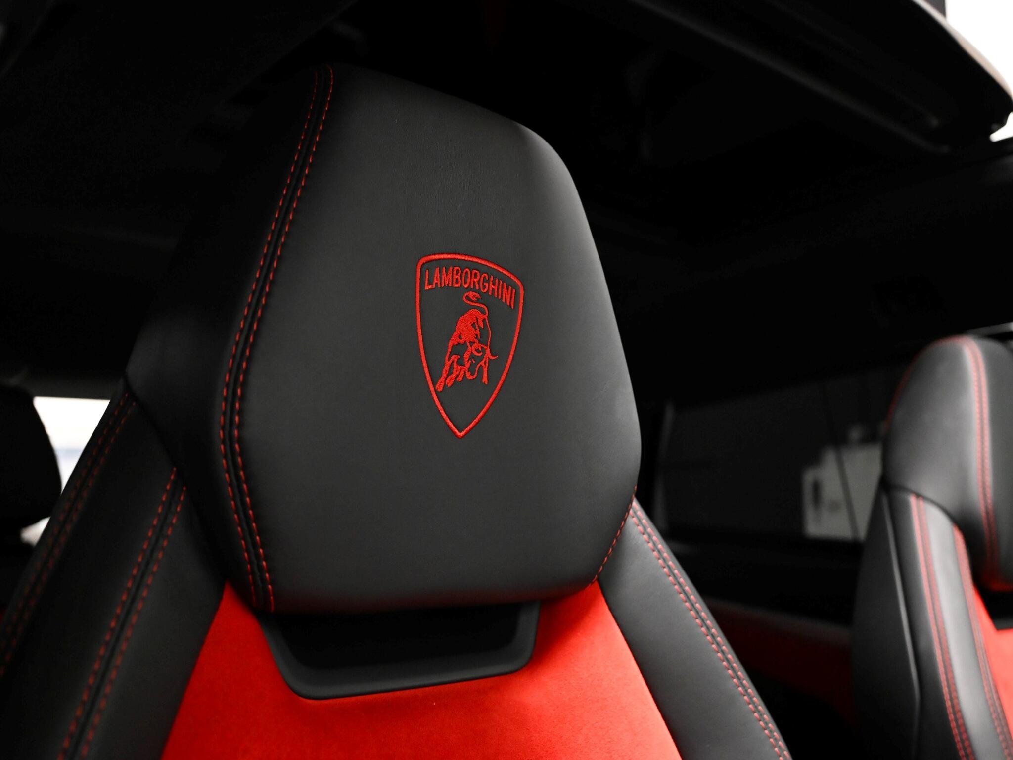 Lamborghini Urus view 43