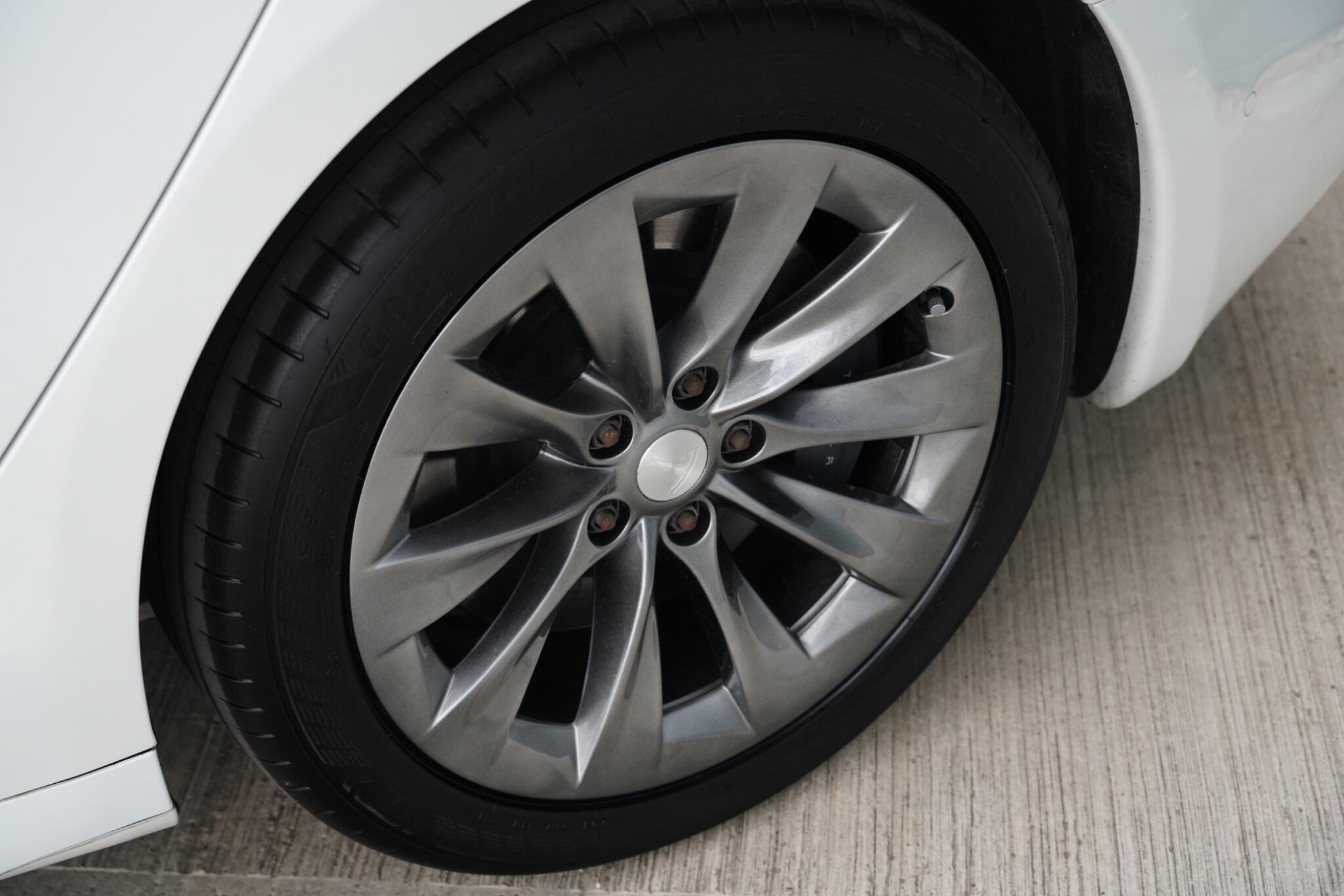 Tesla Model S view 21