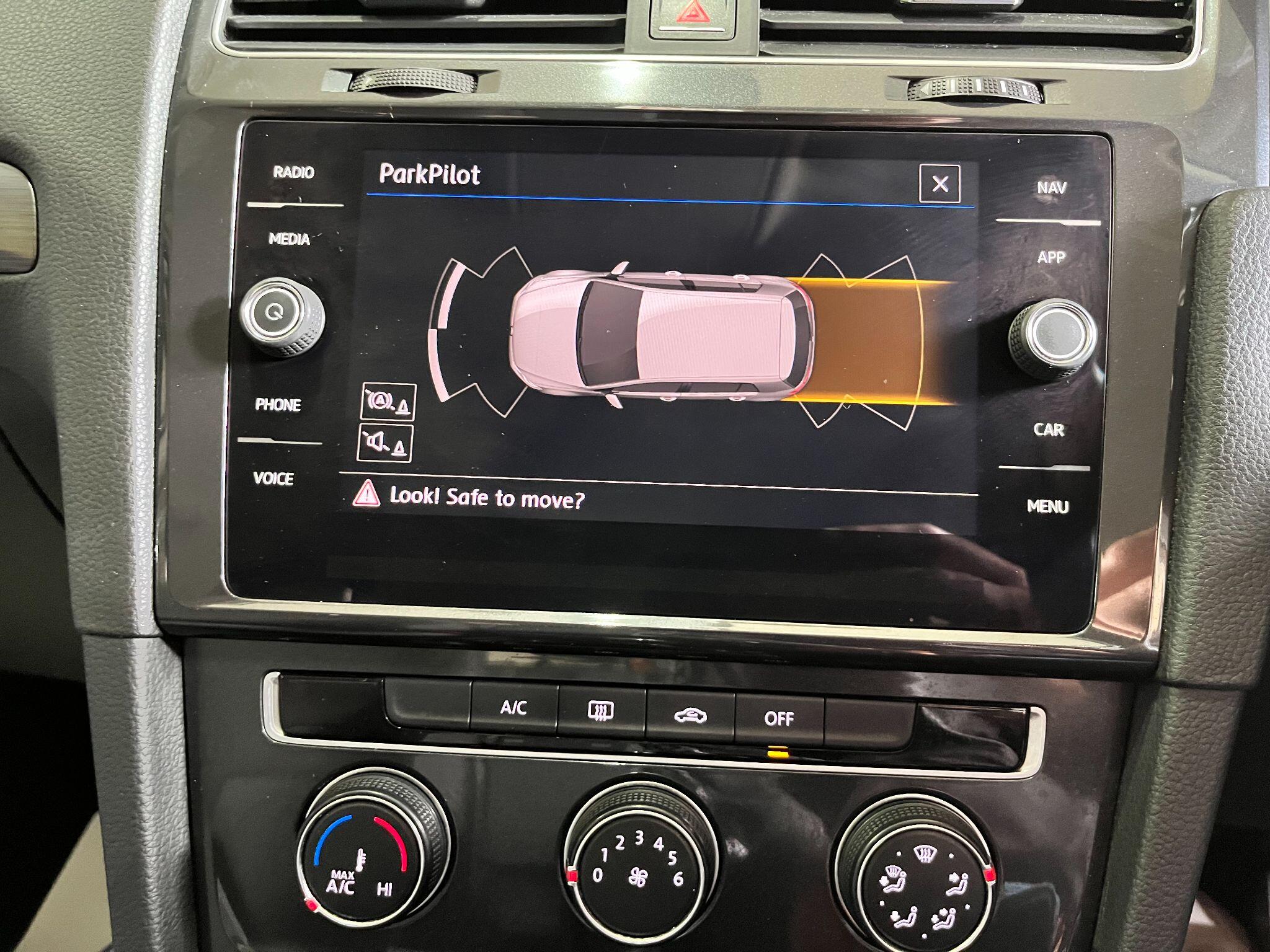 Volkswagen Golf view 21