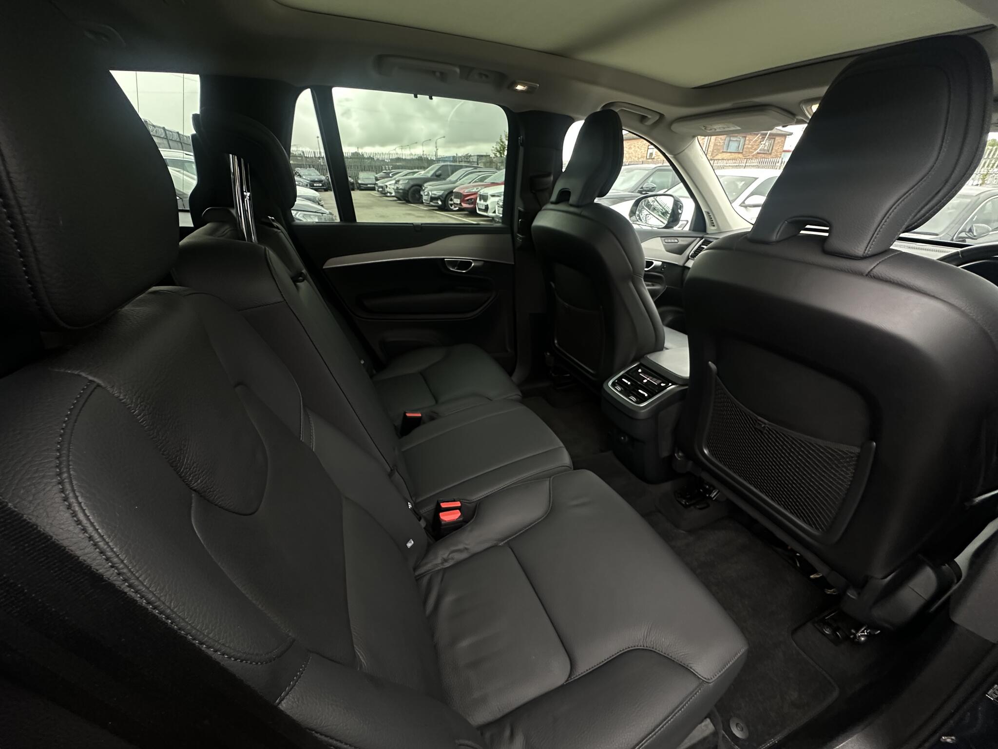 Volvo XC90 view 42