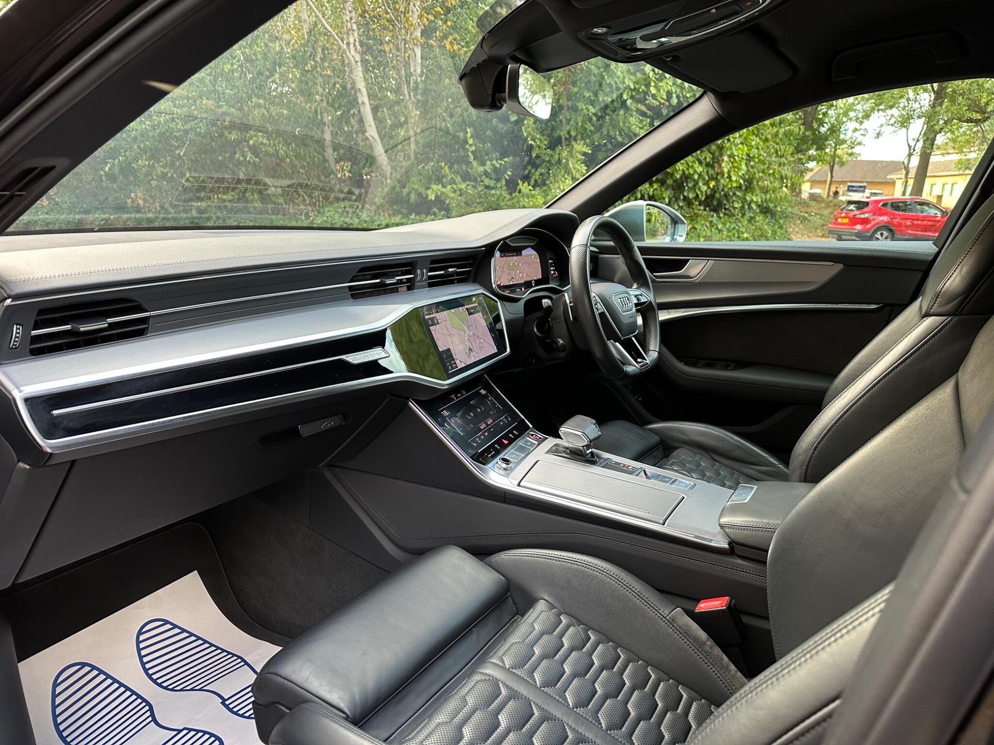 Audi RS6 view 18