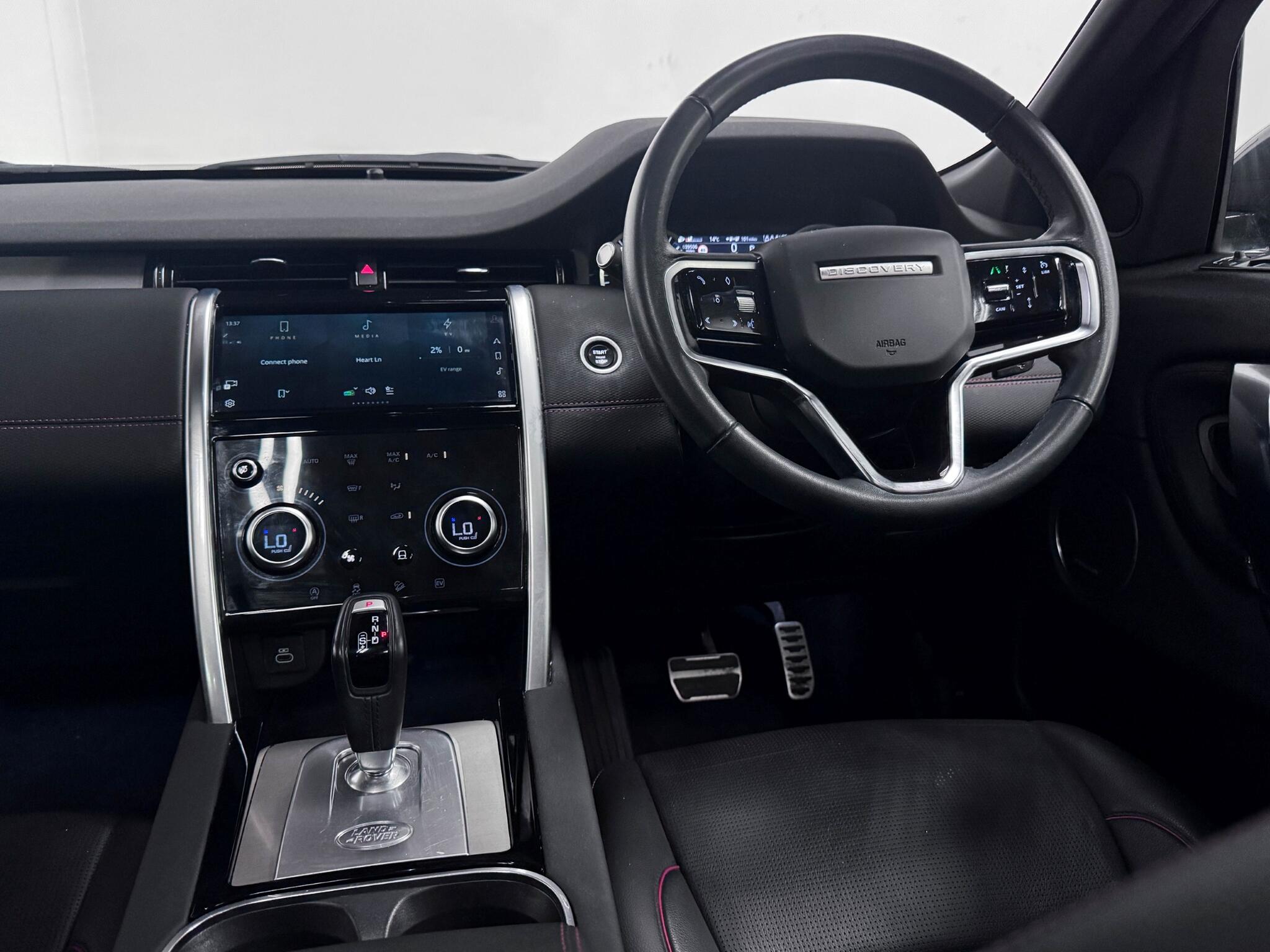 Land Rover Discovery Sport view 13