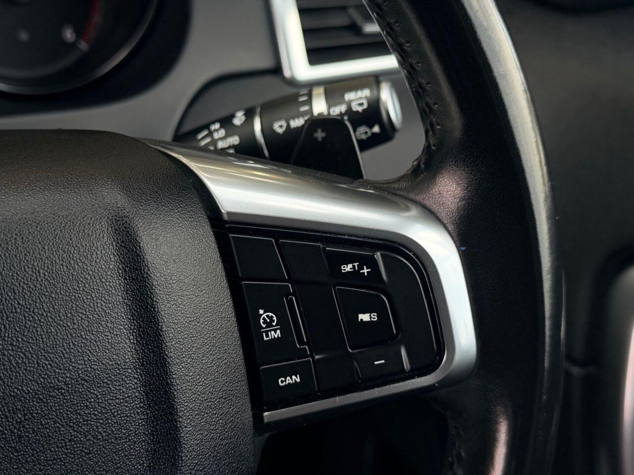 Land Rover Discovery Sport view 34