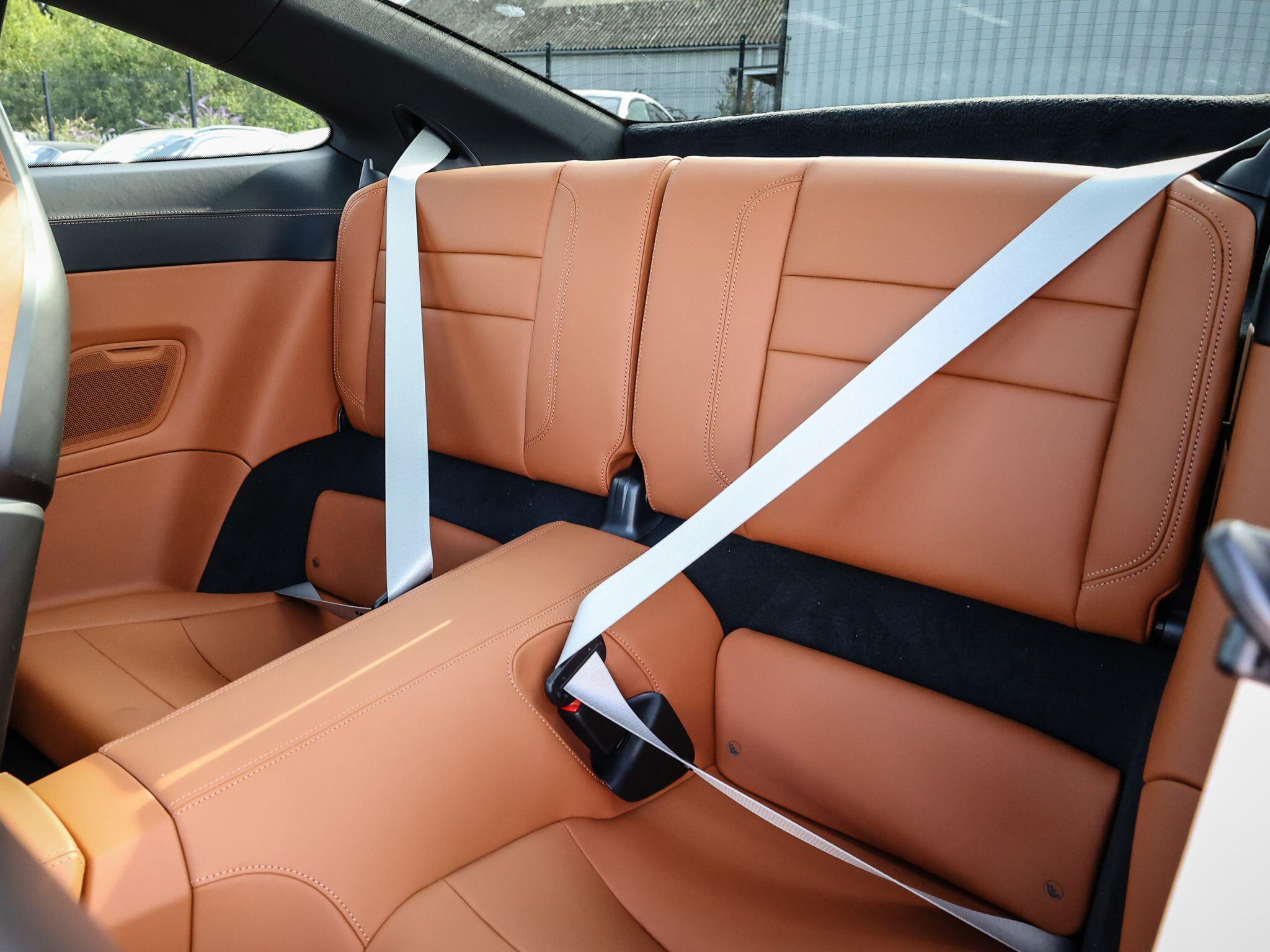 Porsche 911 view 11