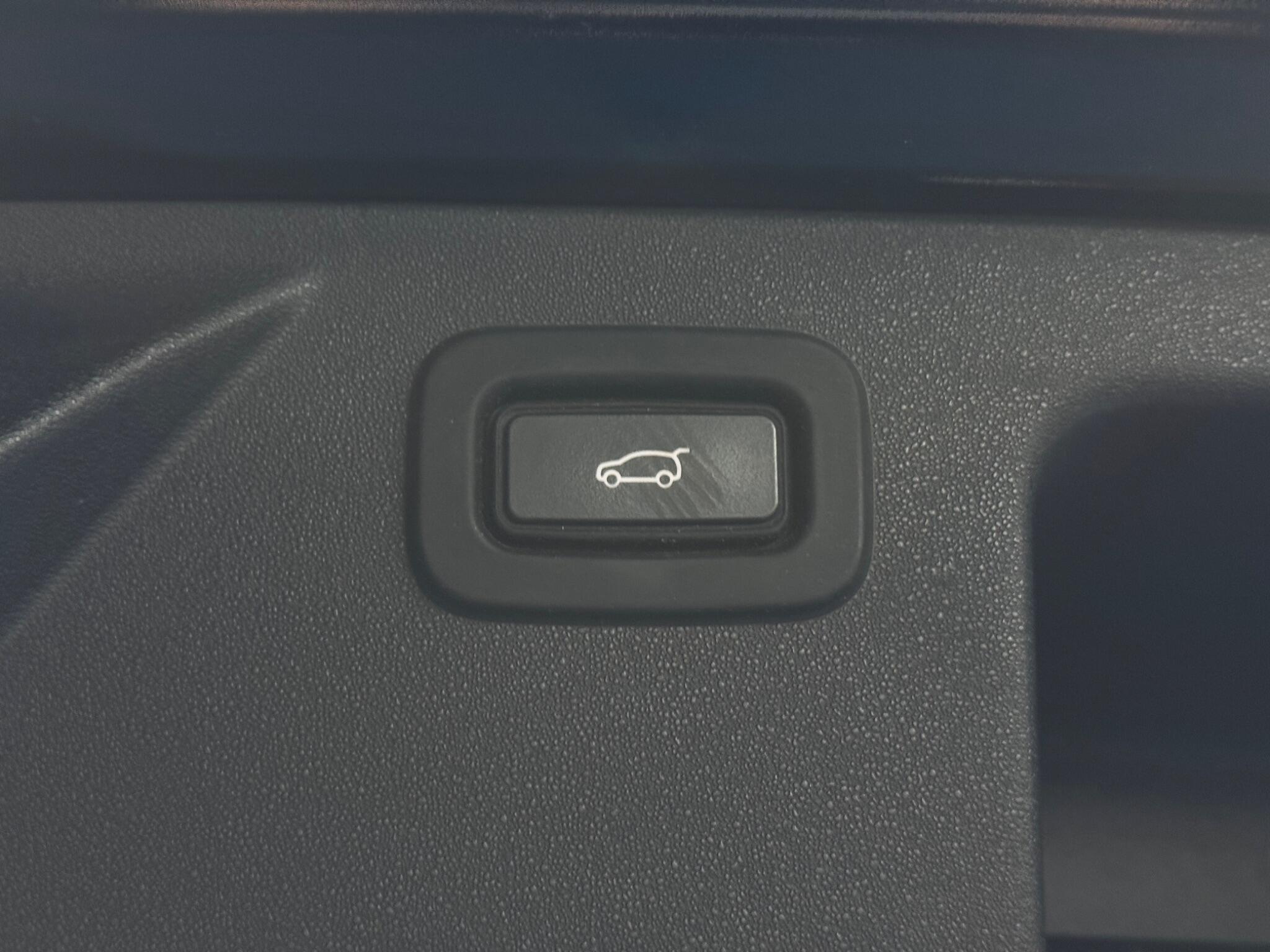 Land Rover Discovery Sport view 44