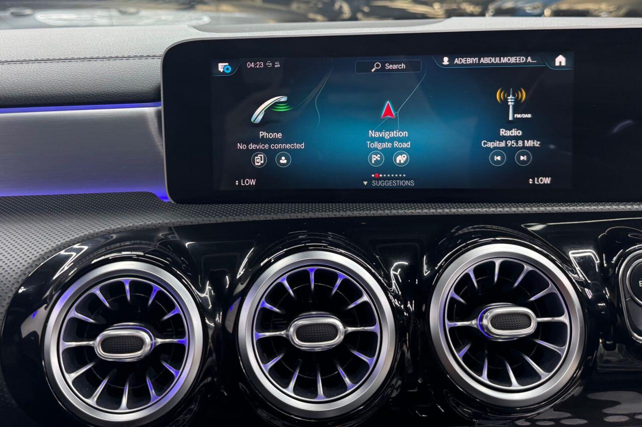 Mercedes-Benz Cla view 24
