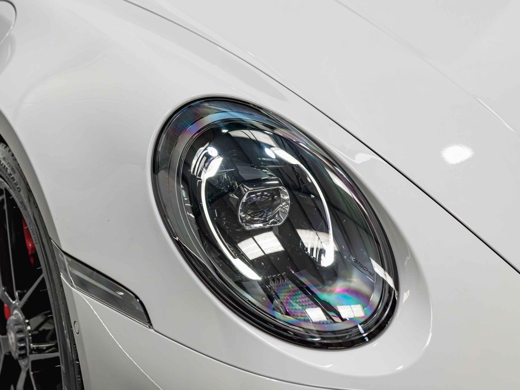 Porsche 911 view 14