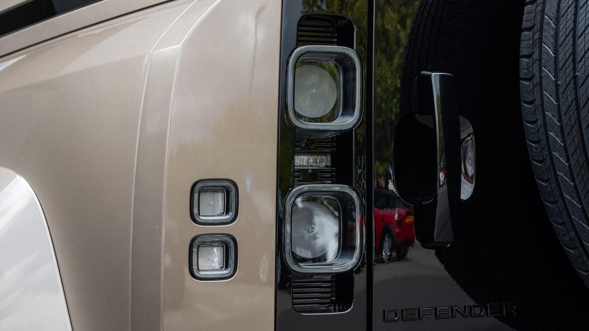 Land Rover Defender view 19
