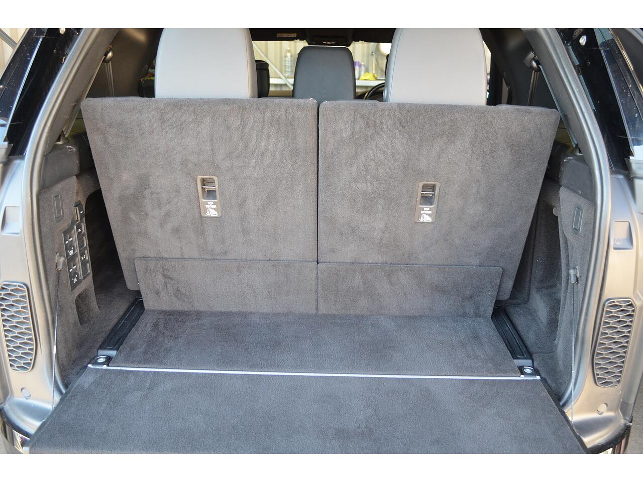 Land Rover Discovery view 25