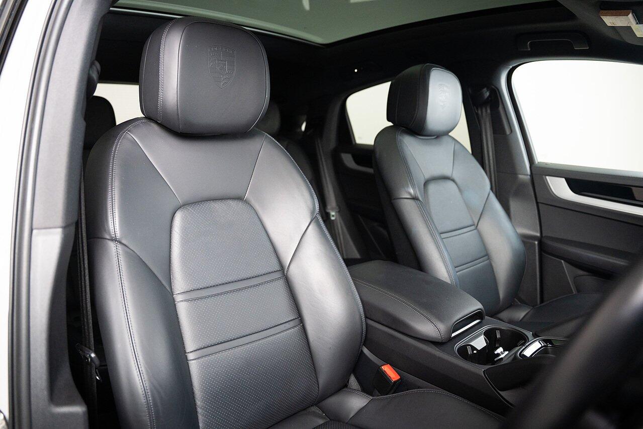 Porsche Cayenne view 3