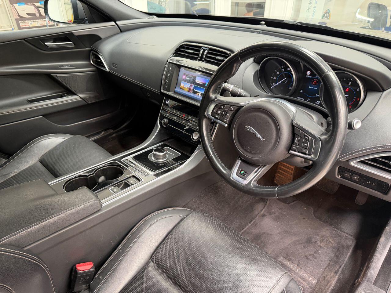 Jaguar Xe view 27