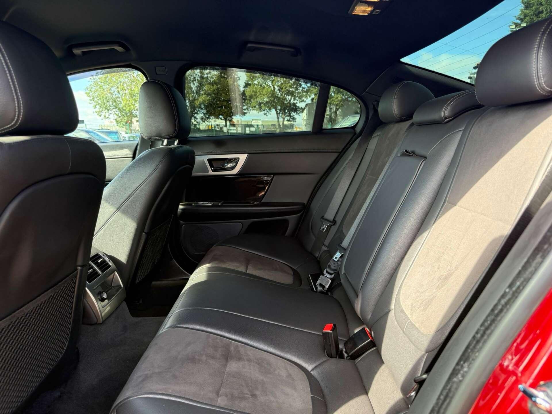 Jaguar XF view 35