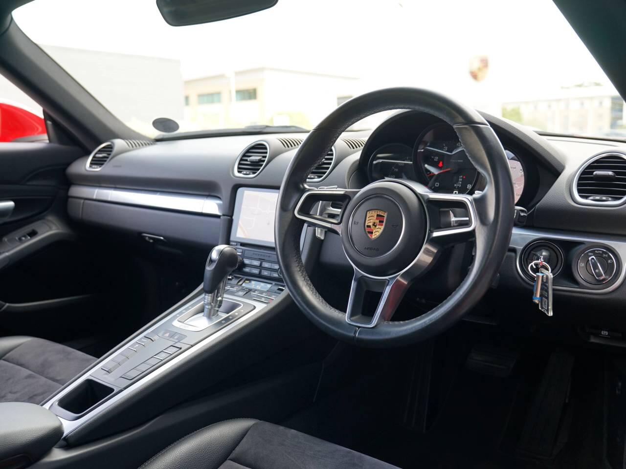 Porsche Cayman view 8