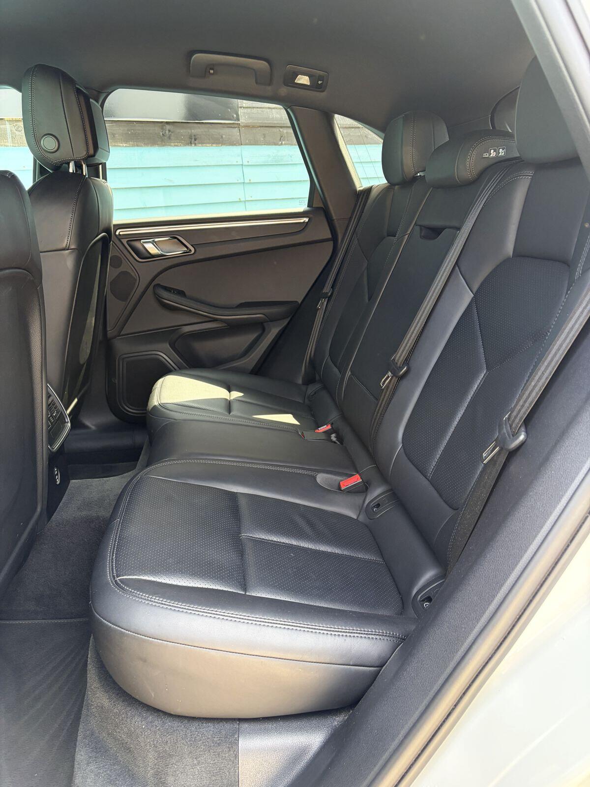 Porsche Macan view 9